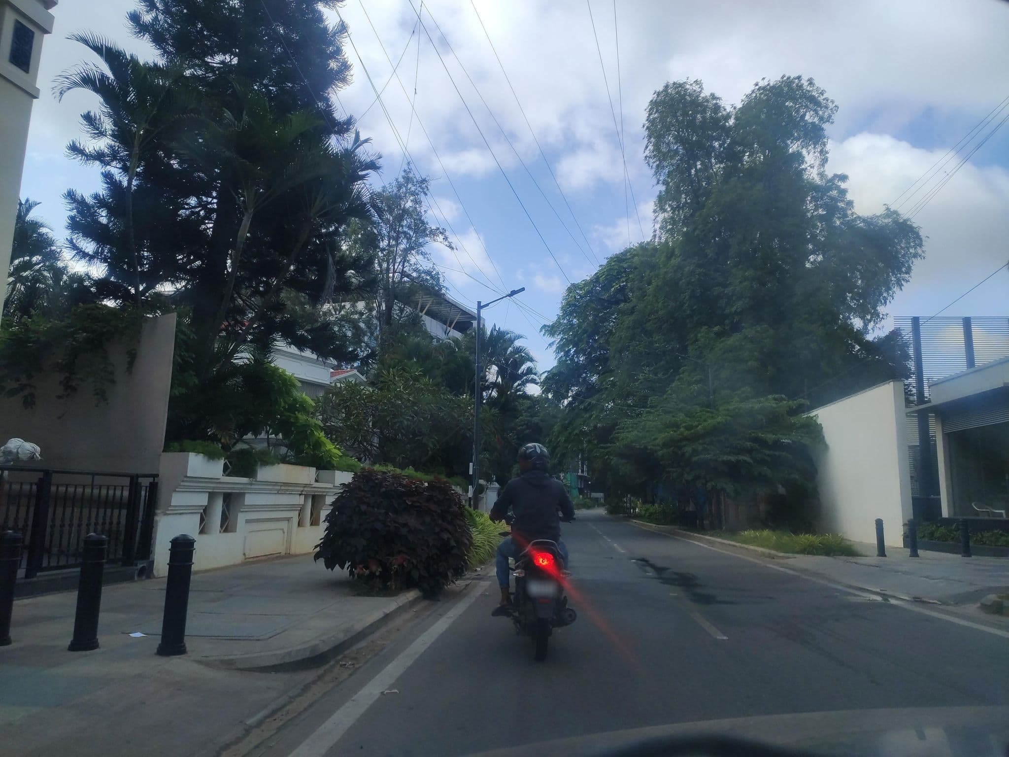 Street view near Hotel Museum Inn, Bengaluru — © muruligowda (CC BY-SA · Mapillary)