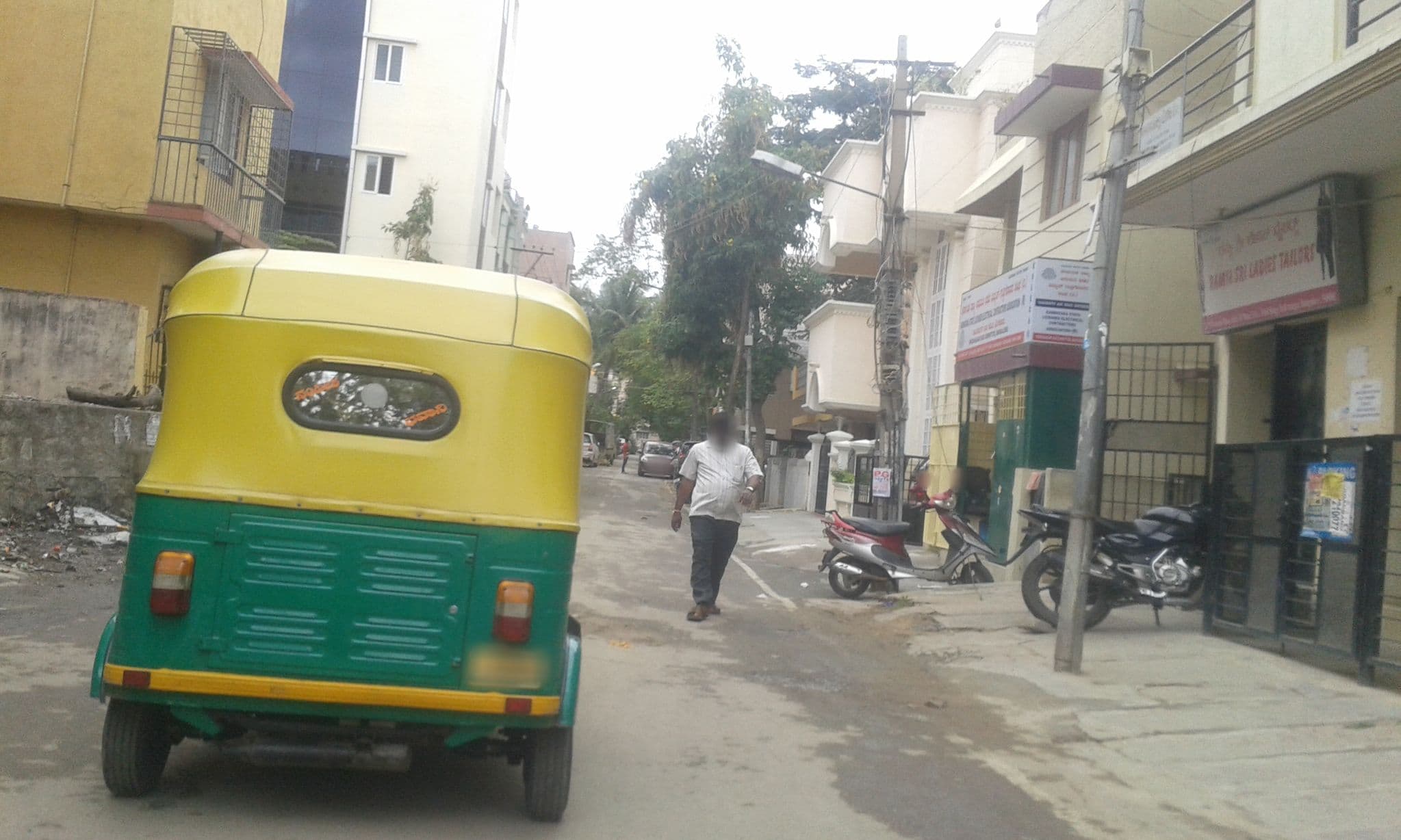 Street view near FabHotel Oakwey Inn Indiranagar, Bengaluru — © yogi (CC BY-SA · Mapillary)