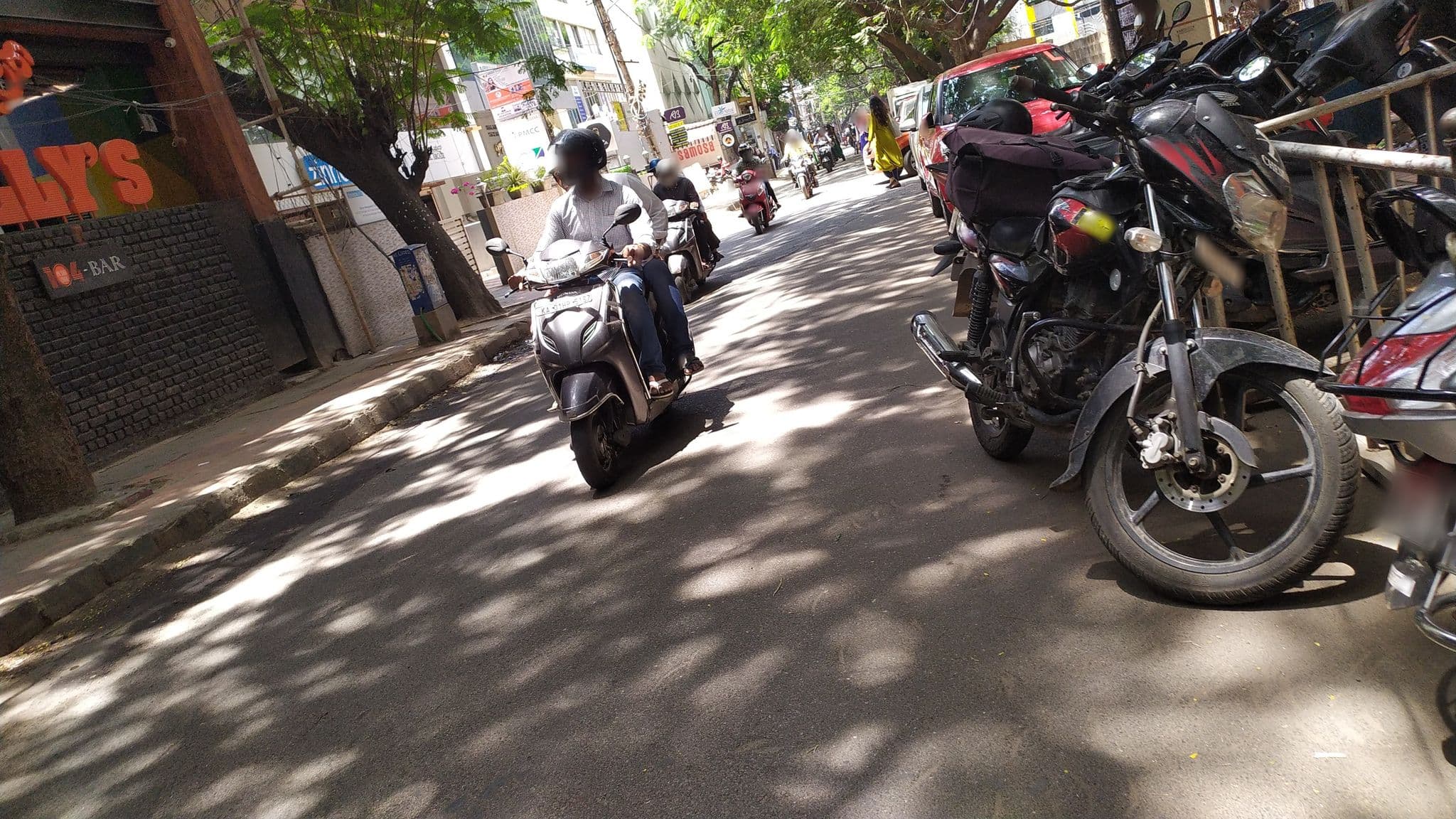Street view near OYO Rooms ( Redmount ), Bengaluru — © shahin (CC BY-SA · Mapillary)