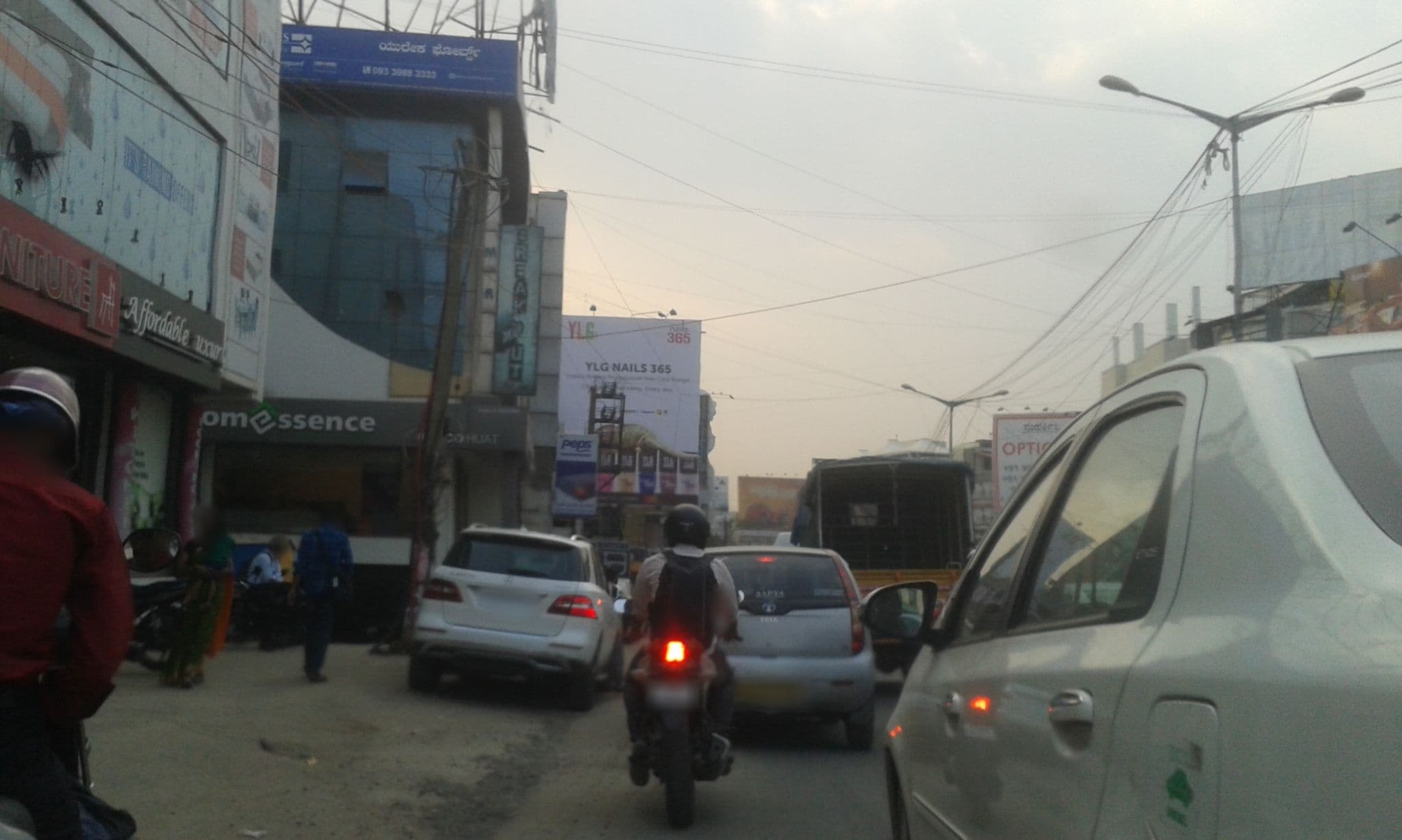 Street view near Treebo Edha Suites, Bengaluru — © yogi (CC BY-SA · Mapillary)