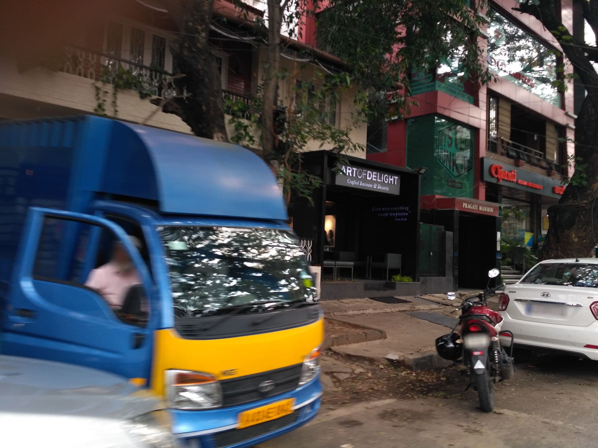 Street view near Rosline The Boutique Hotel, Bengaluru — © chethan (CC BY-SA · Mapillary)