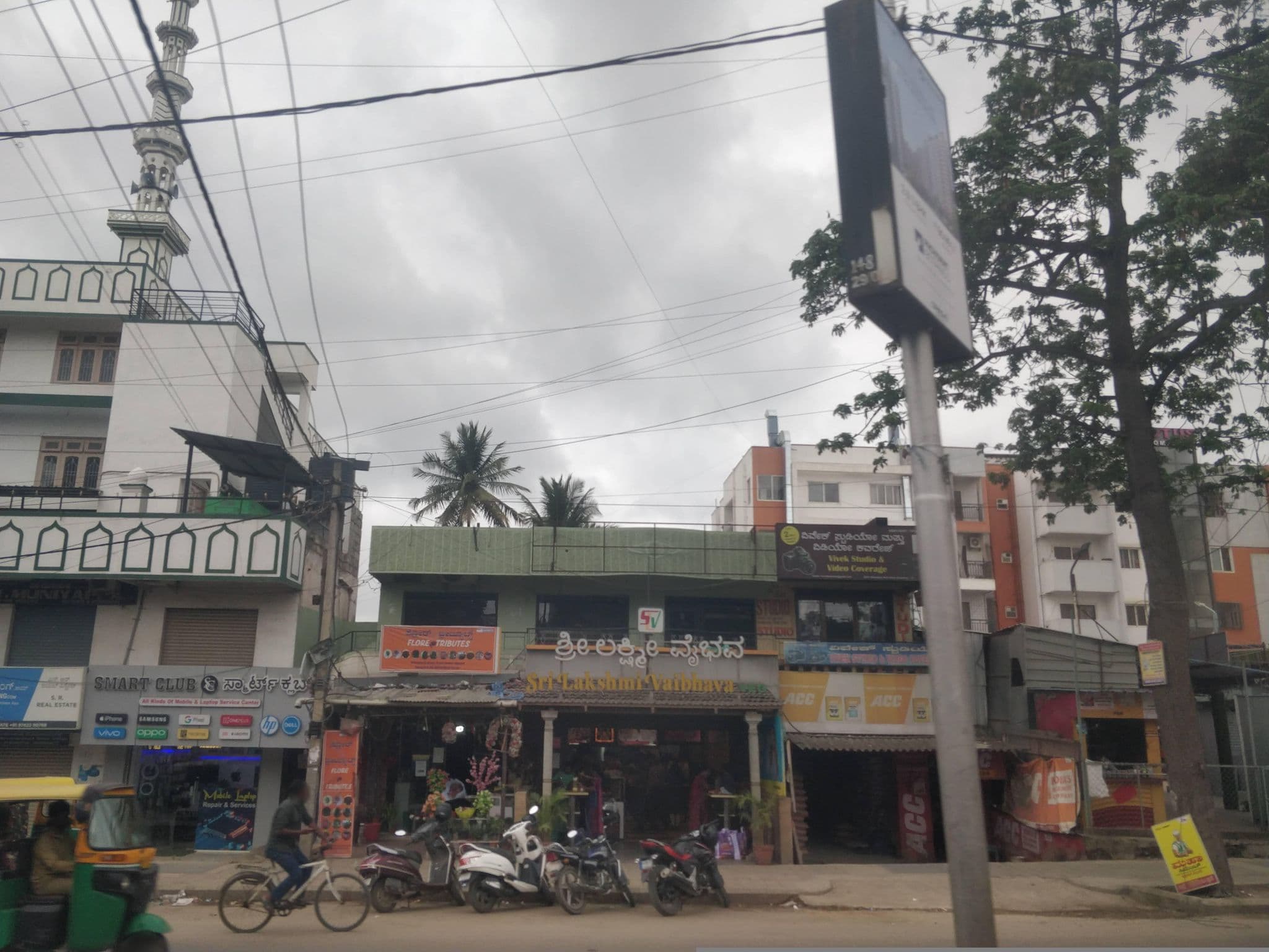 Street view near Oakwood Residence Prestige Whitefield, Dommasandra — © LNL (CC BY-SA · Mapillary)