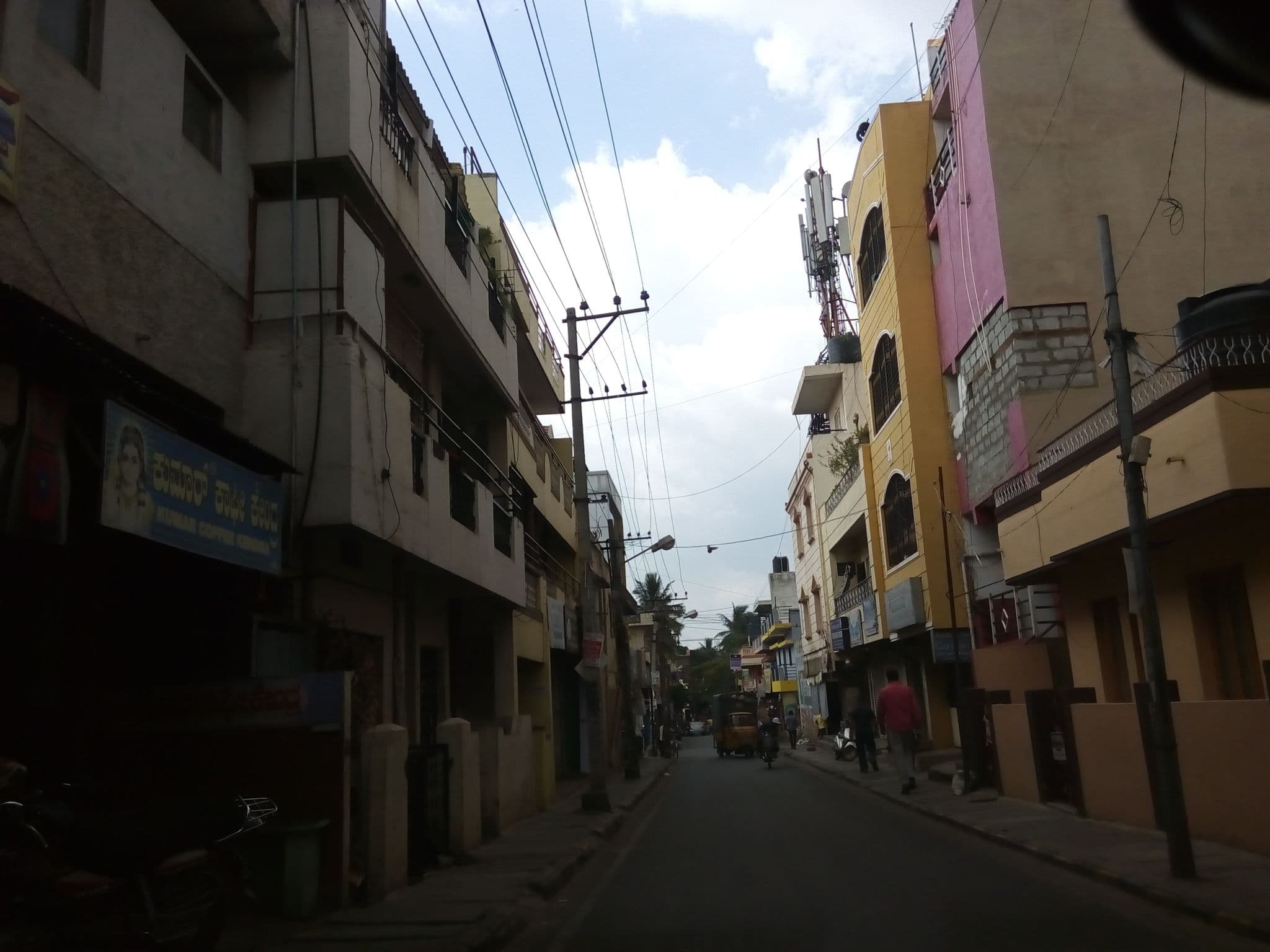Street view near Veekay Tourist Home, Bengaluru — © thejeshgn (CC BY-SA · Mapillary)