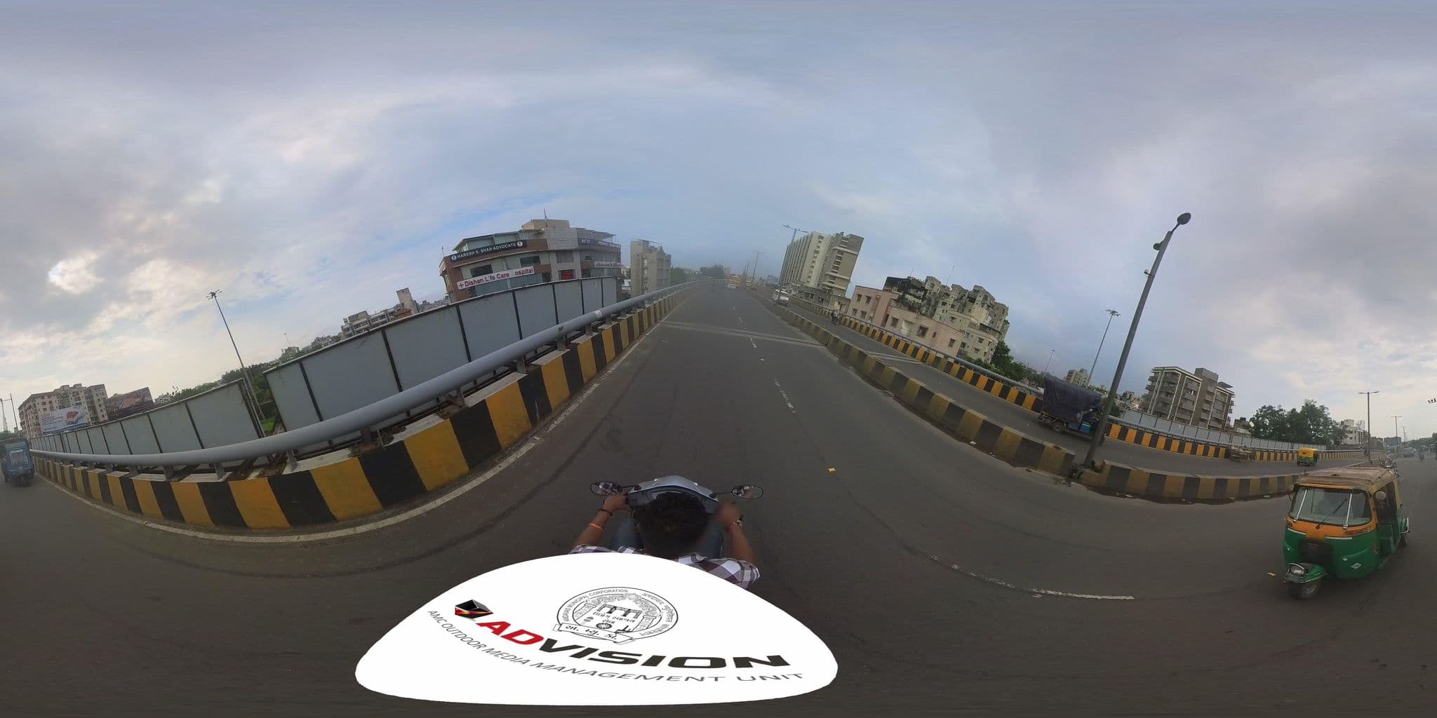 Street view near Platinum Inn, Ahmedabad — © skysign (CC BY-SA · Mapillary)
