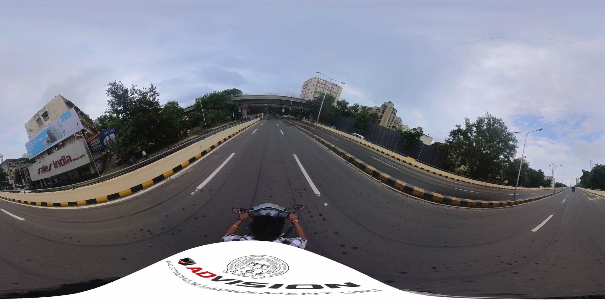 Street view near Club Mahindra Holidays, Ahmedabad — © skysign (CC BY-SA · Mapillary)