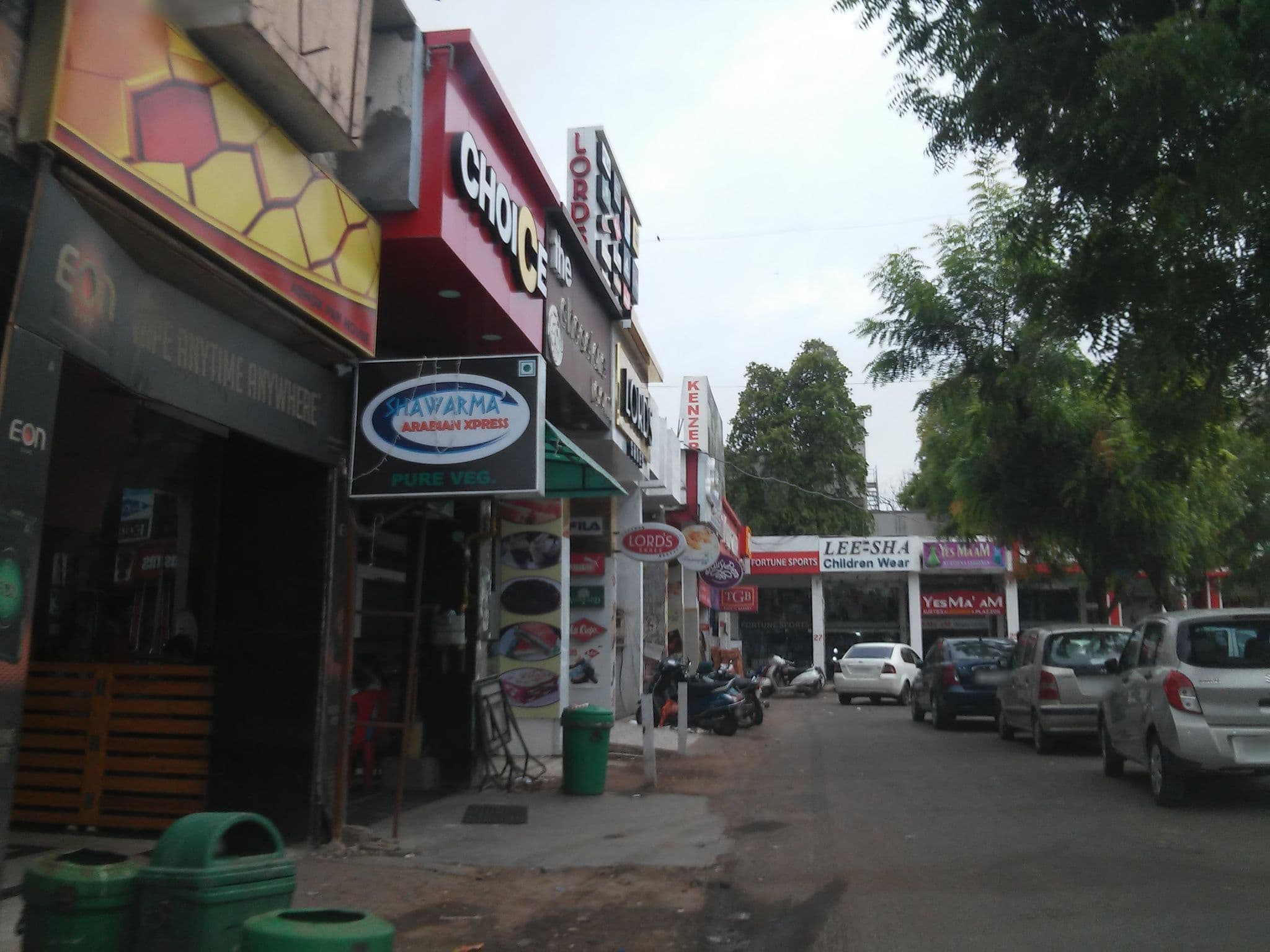 Street view near Hotel Blue diamond, Ahmedabad — © shravan91 (CC BY-SA · Mapillary)