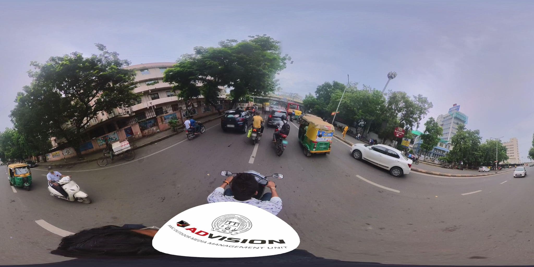 Street view near De ecobiz, Ahmedabad — © skysign (CC BY-SA · Mapillary)