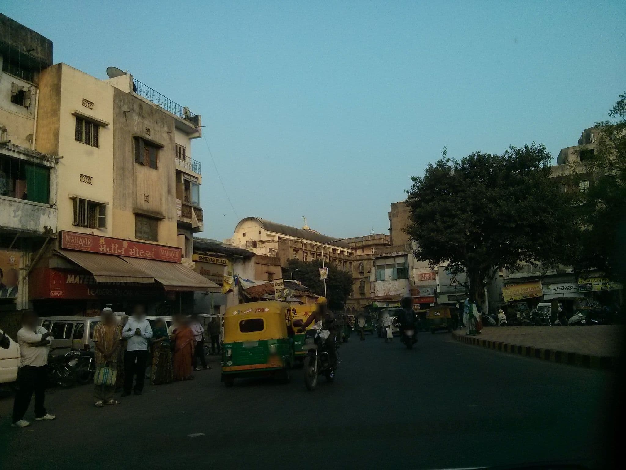 Street view near Associated Hotels Pvt. Ltd., Ahmedabad — © shravan91 (CC BY-SA · Mapillary)
