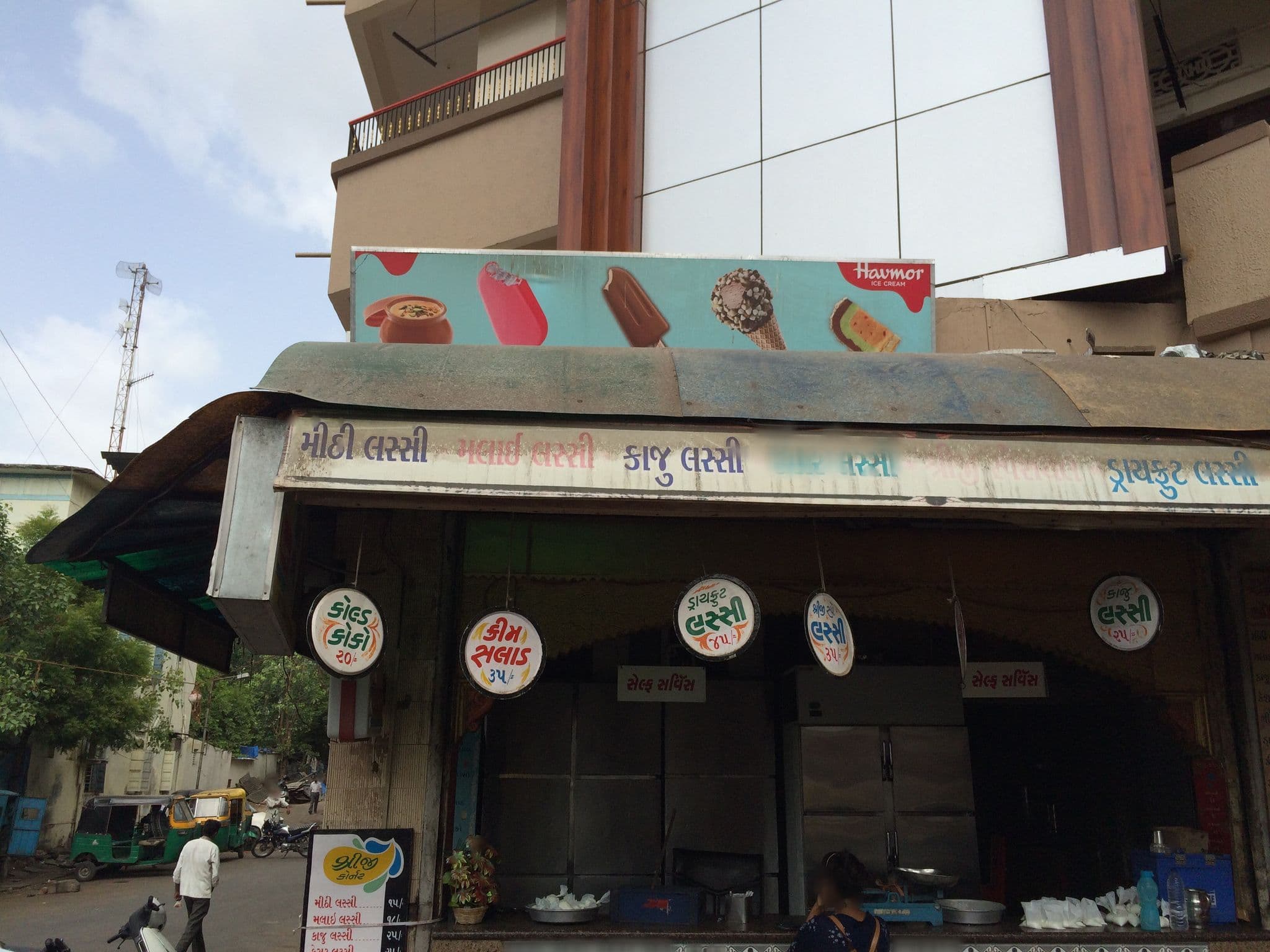 Street view near Hotel Raamville, Ahmedabad — © shravan91 (CC BY-SA · Mapillary)