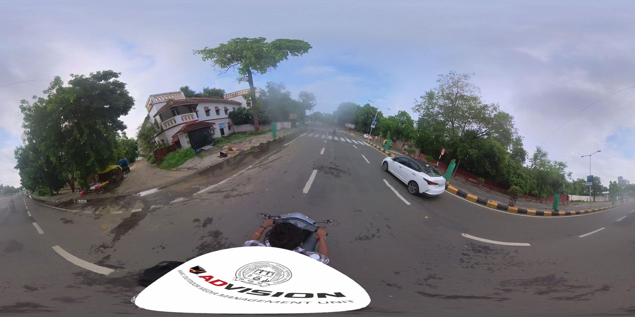 Street view near Hotel Toran, Ahmadabad Cantonment — © skysign (CC BY-SA · Mapillary)