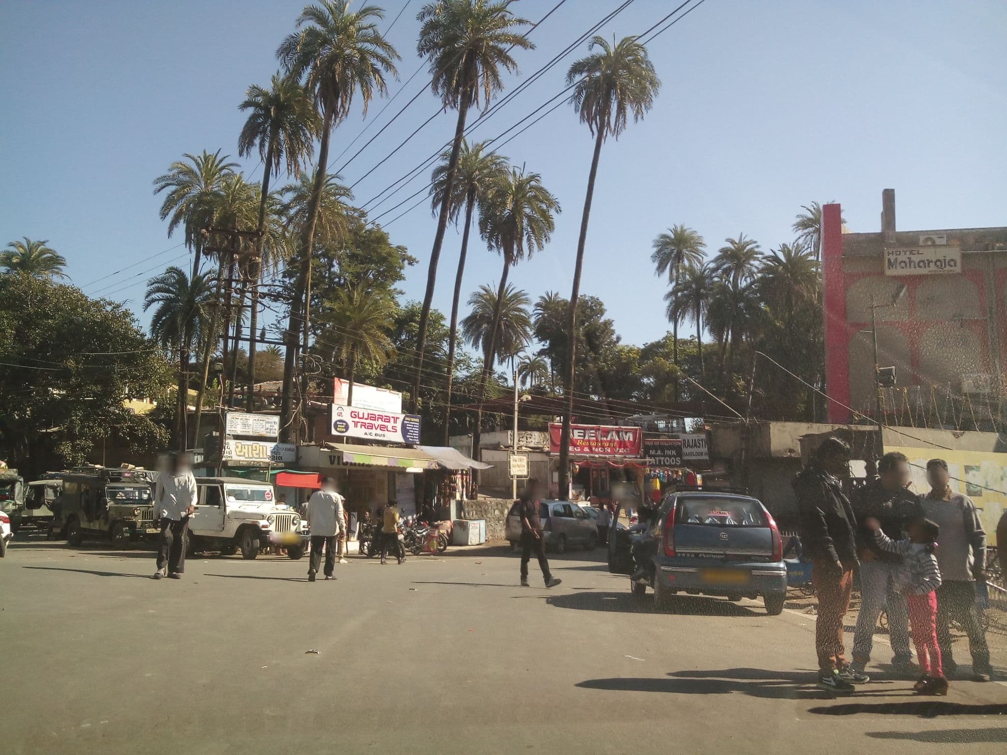 Street view near Shrinath Cottage, Ābu — © shravan91 (CC BY-SA · Mapillary)