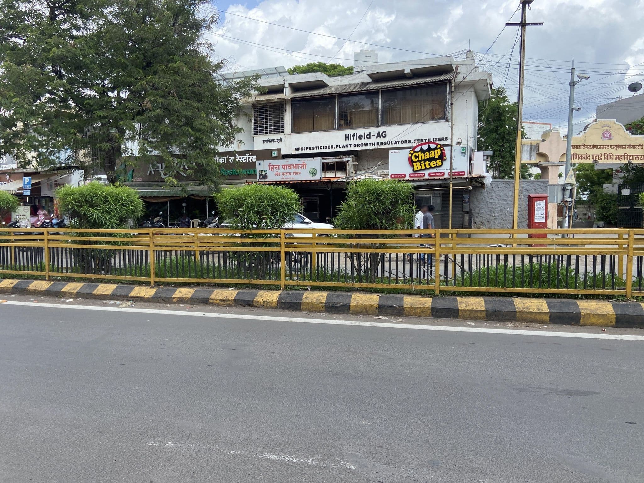 Street view near Hotel Kohinoor, Aurangabad — © RitikaMarawar (CC BY-SA · Mapillary)