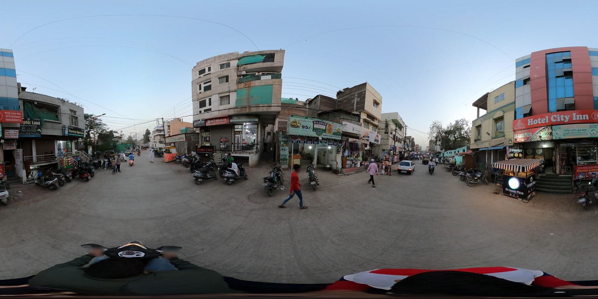 Street view near Hotel Family Inn, Aurangabad — © HimanshuDeshpande (CC BY-SA · Mapillary)