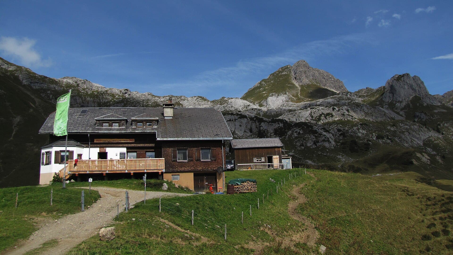 Biberacher Hütte (via Wikimedia Commons, CC BY-SA 3.0)