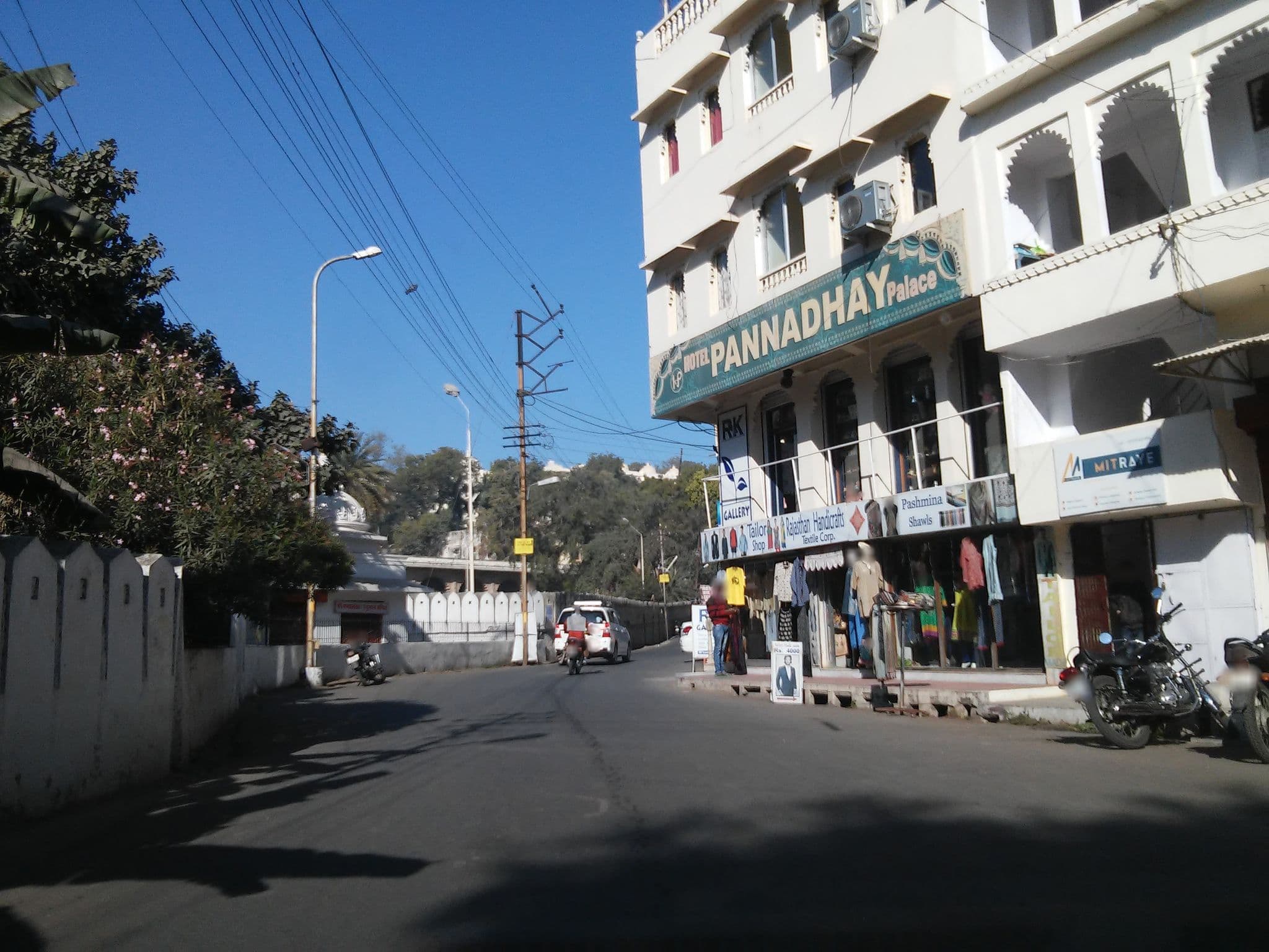 Street view near Aaram Mahal Hotel, Udaipur — © shravan91 (CC BY-SA · Mapillary)