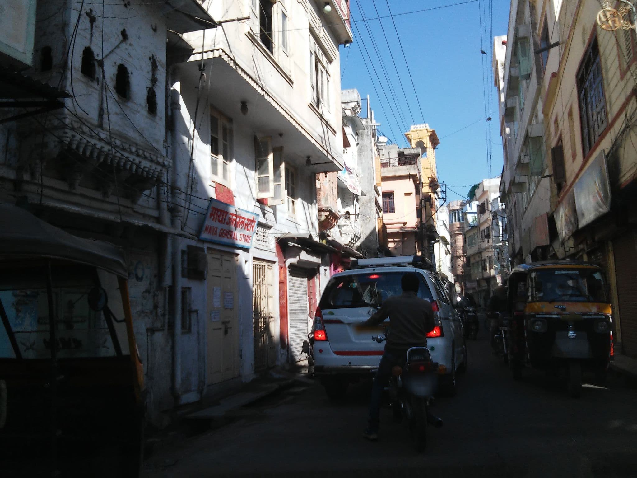 Street view near Gowinda Palace Hotel, Udaipur — © shravan91 (CC BY-SA · Mapillary)