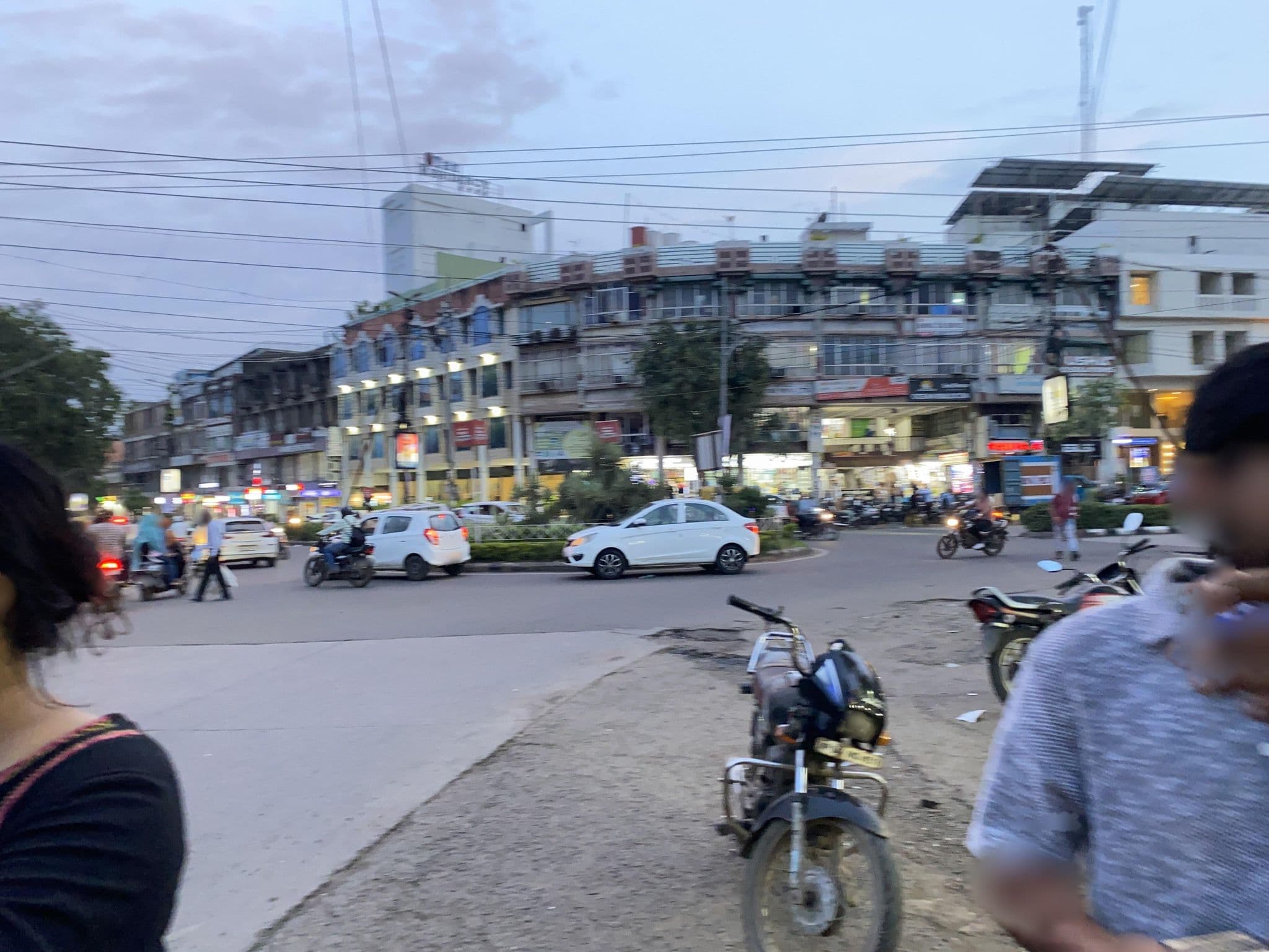 Street view near Hotel Amer Palace Bhopal, Bhopal — © mansa_52 (CC BY-SA · Mapillary)