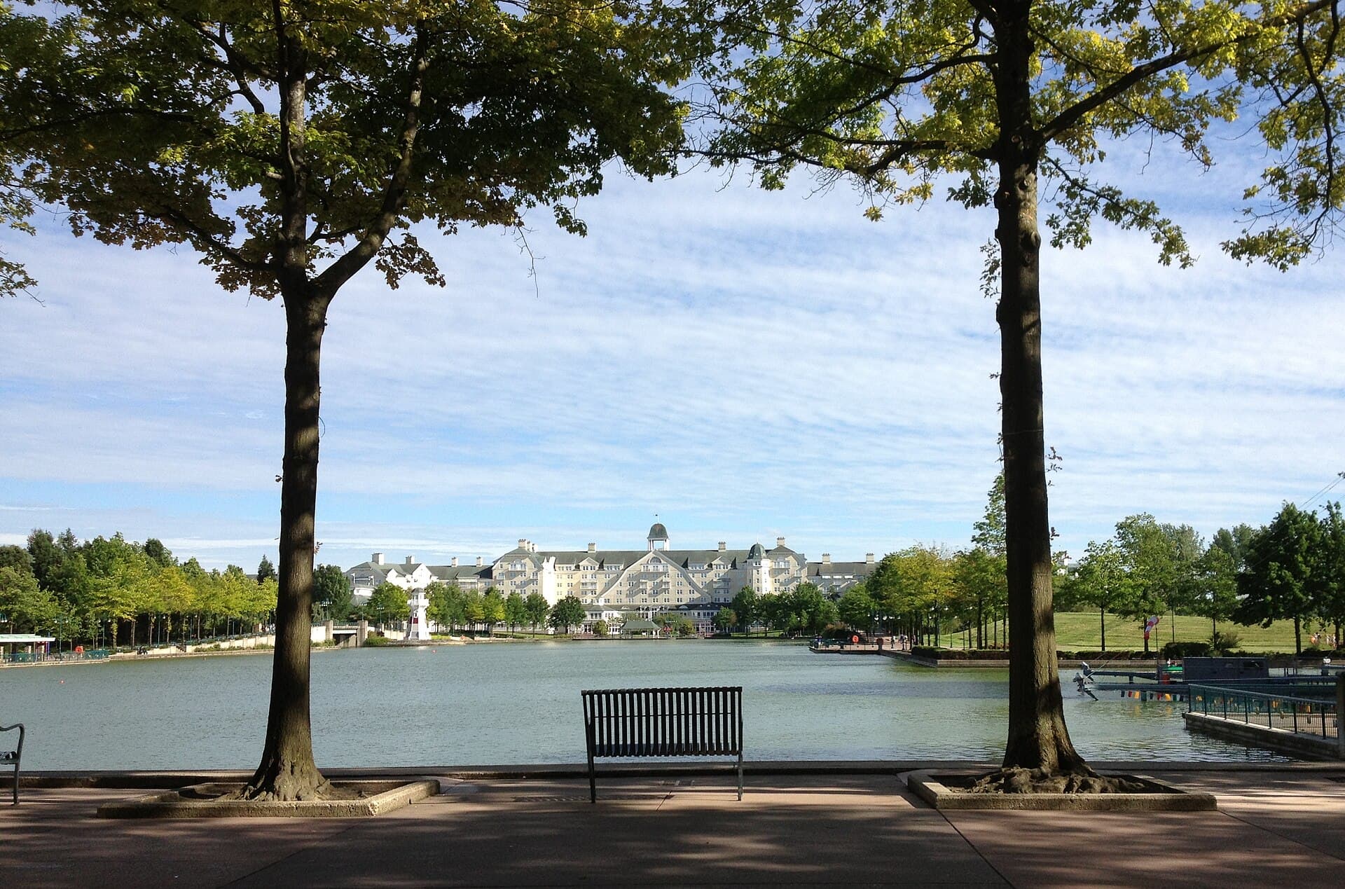 Disney Newport Bay Club® (via Wikimedia Commons, CC BY-SA 2.0)