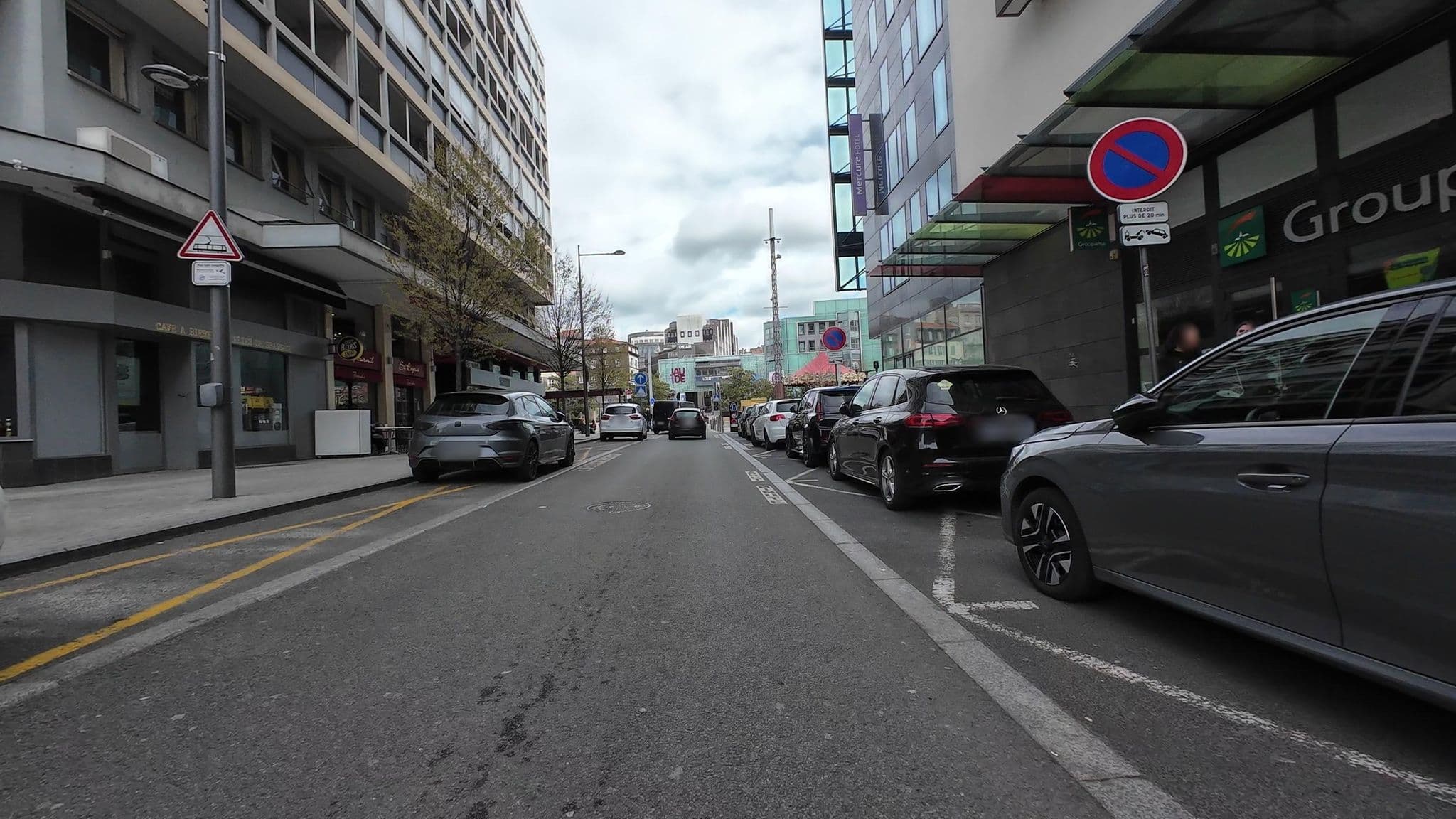Street view near Hôtel Mercure, Clermont-Ferrand — © user-3965077544 (CC BY-SA · Mapillary)