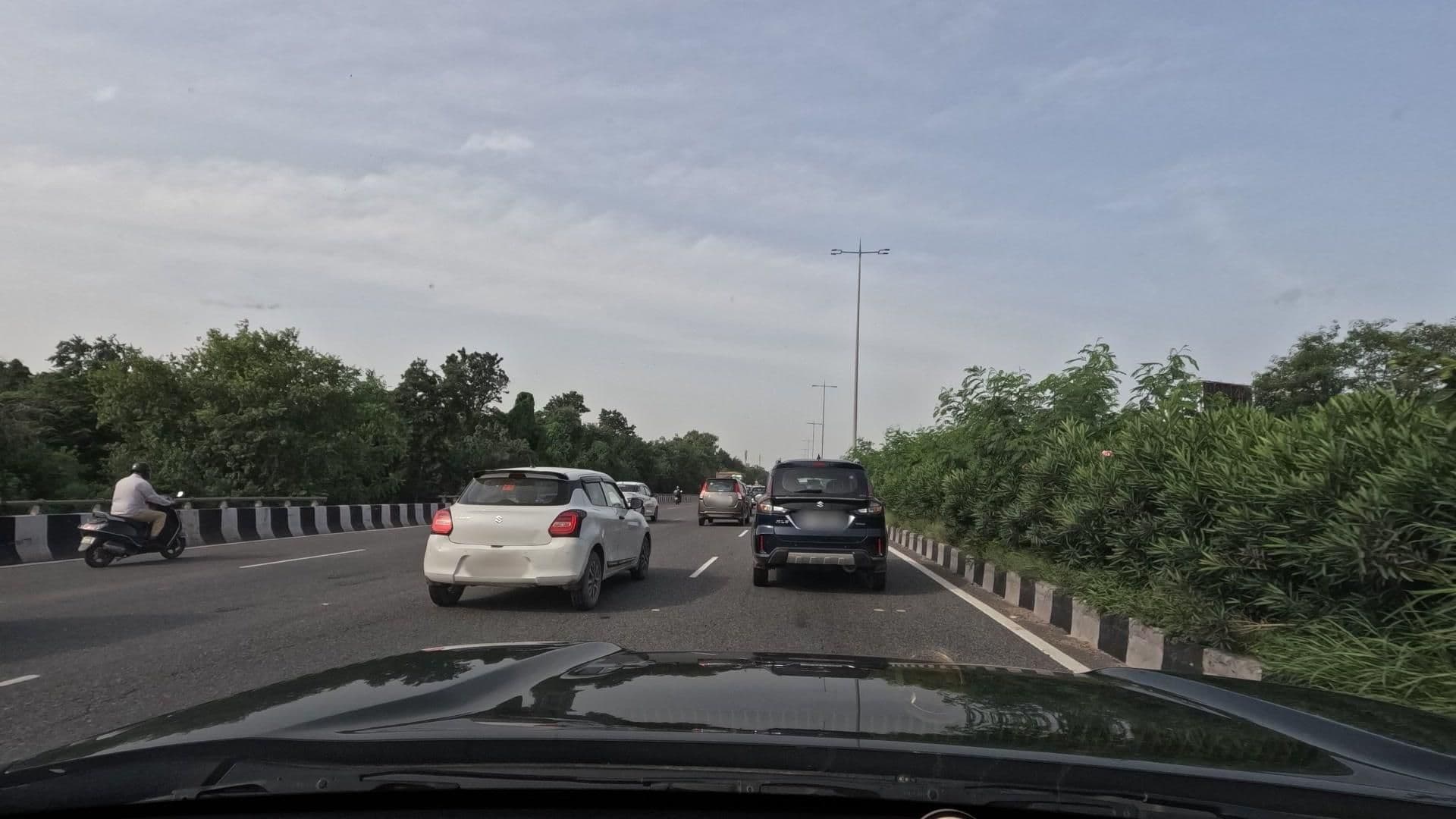 Street view near Galaxy Hotel Gurgaon, Gurugram — © bct (CC BY-SA · Mapillary)