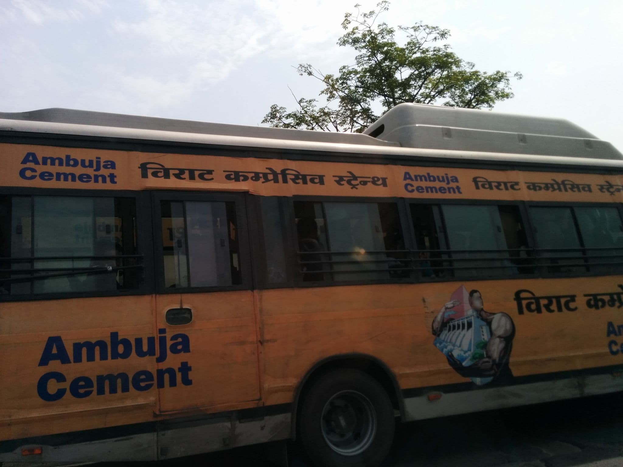 Street view near The Leela Chankyapuri, Kusum Pur — © harishpillay (CC BY-SA · Mapillary)