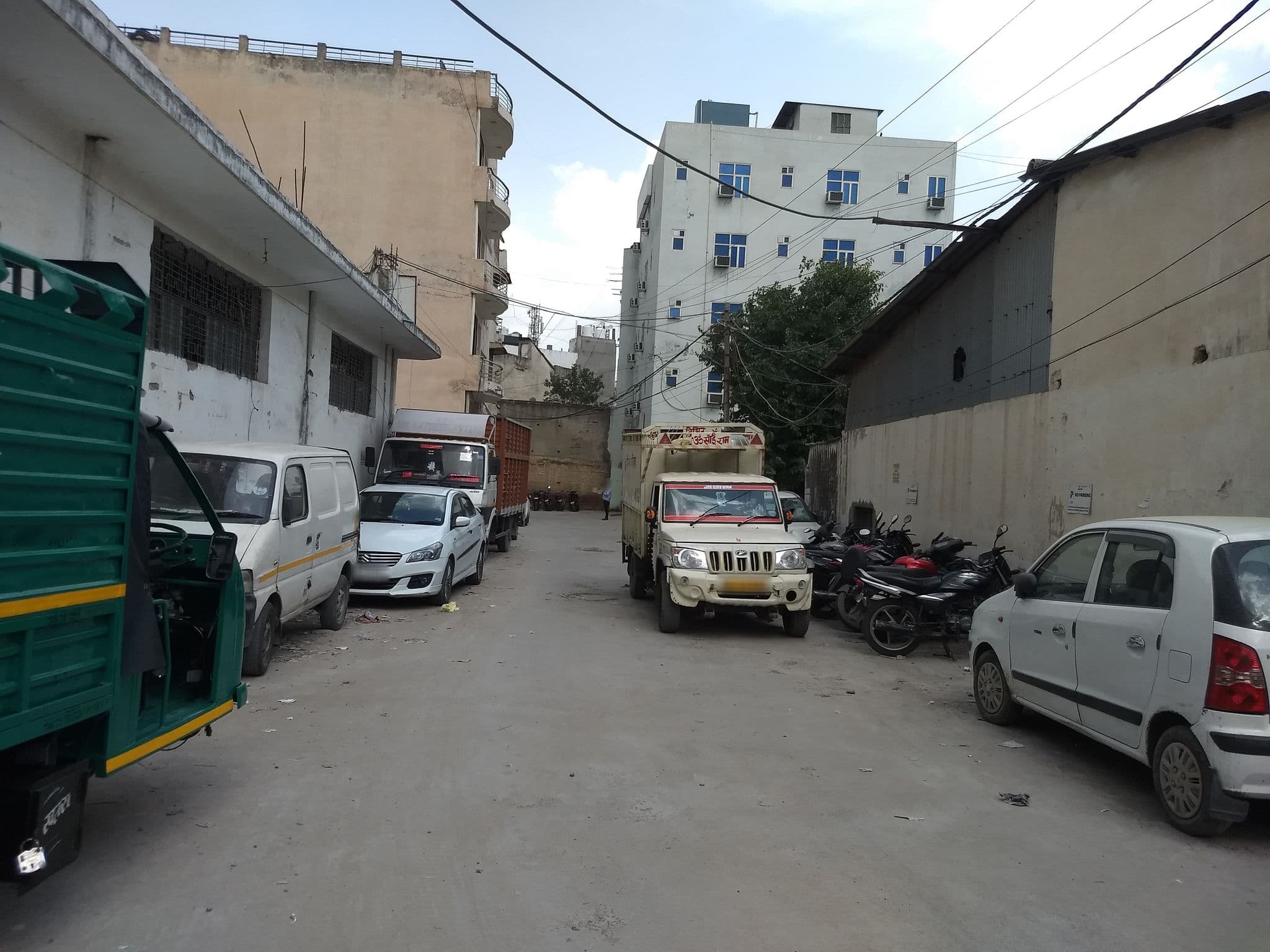 Street view near Hotel Olive & Blue, Malakpur Kohi Rangpur — © sanjuyadav (CC BY-SA · Mapillary)