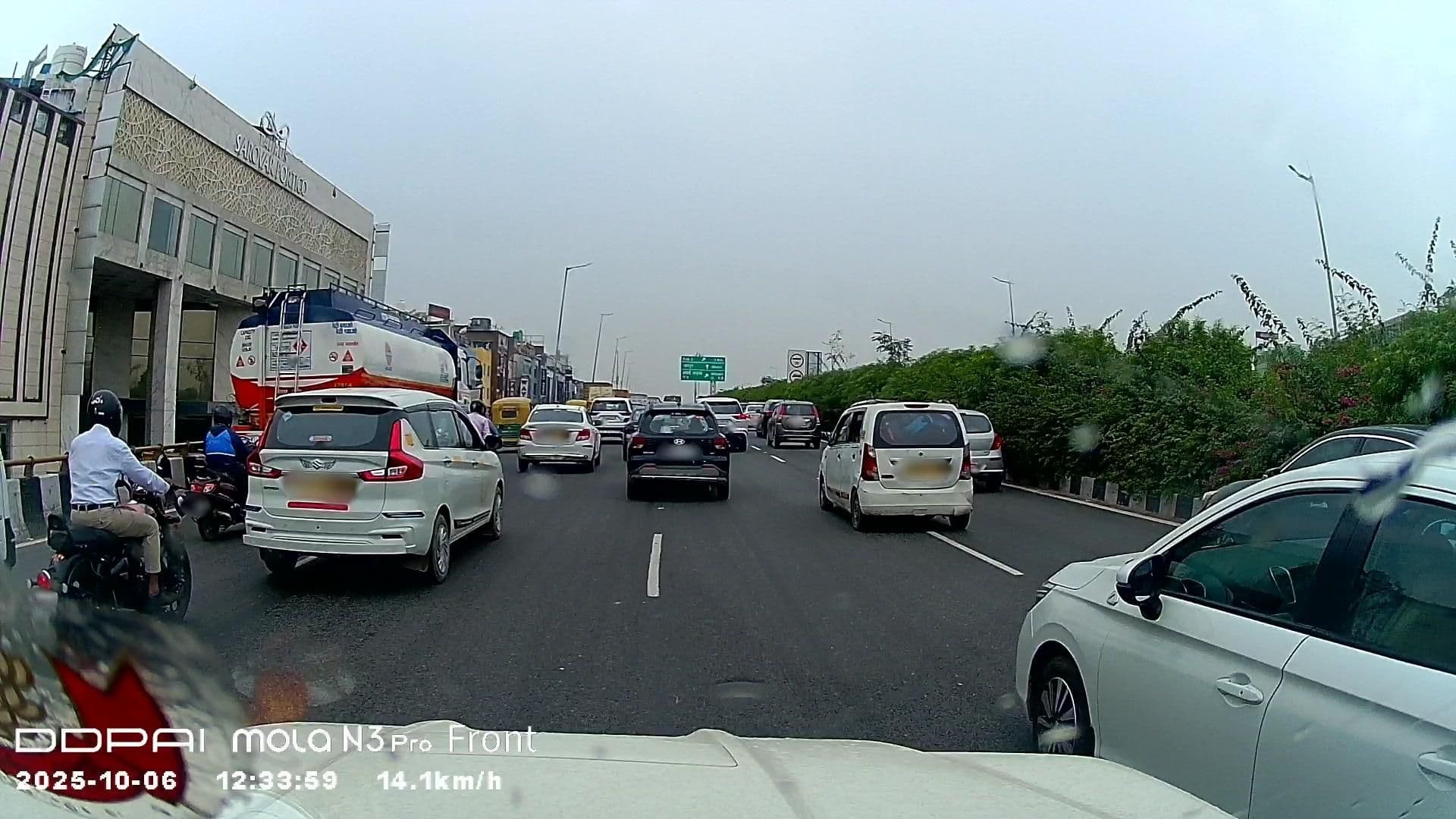 Street view near Hotel Shanti Palace New Delhi, Malakpur Kohi Rangpur — © Ibigrp (CC BY-SA · Mapillary)