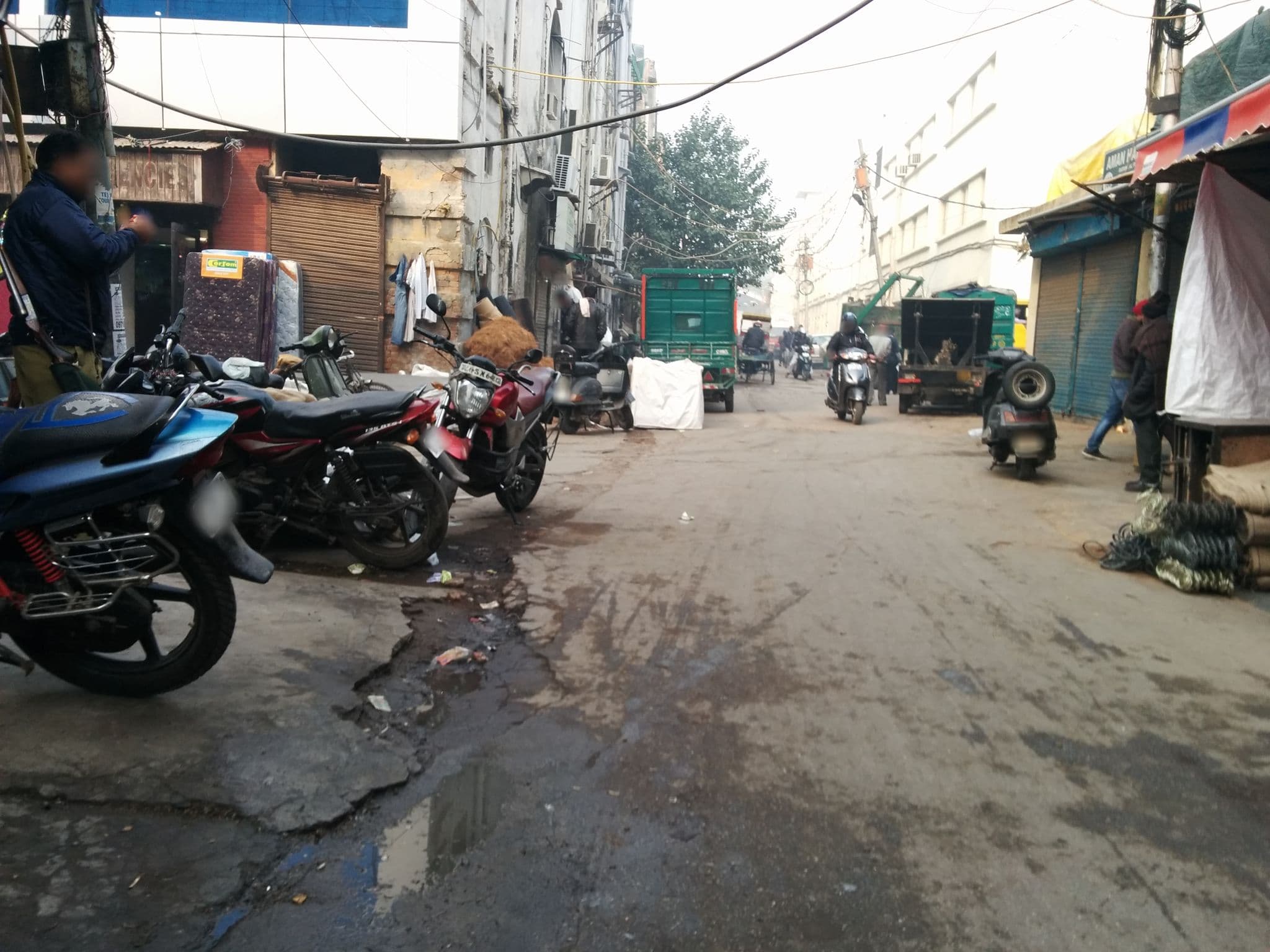 Street view near Yatri House, New Delhi — © sashazykov (CC BY-SA · Mapillary)
