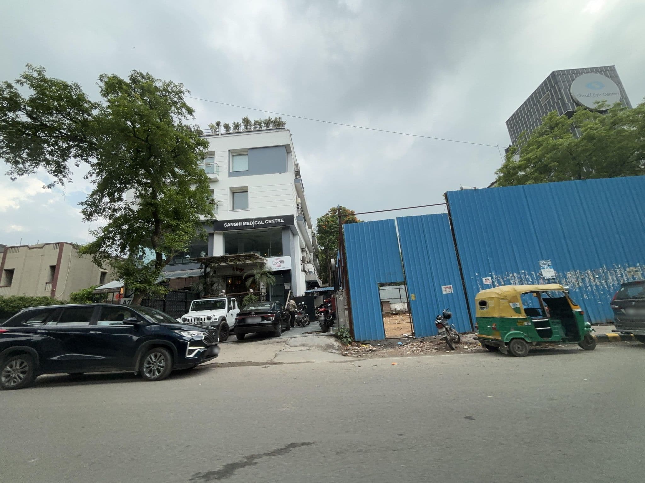 Street view near Heaven Inn, Kotla Mahigiran — © robot8a (CC BY-SA · Mapillary)