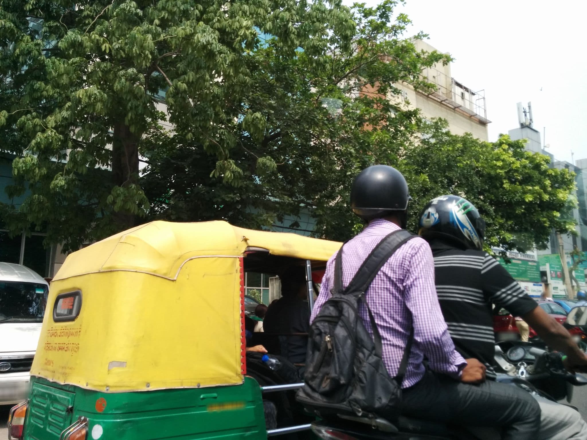 Street view near Hotel Oakland, Kotla Mahigiran — © harishpillay (CC BY-SA · Mapillary)