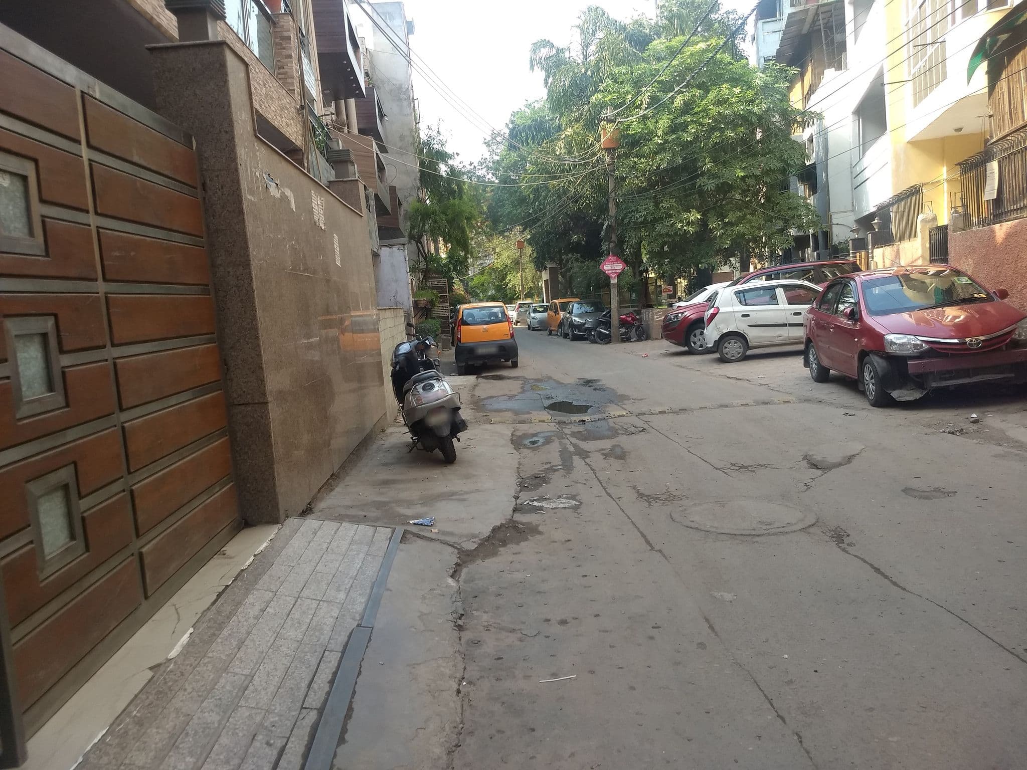 Street view near Red Maple, New Delhi — © sanjuyadav (CC BY-SA · Mapillary)