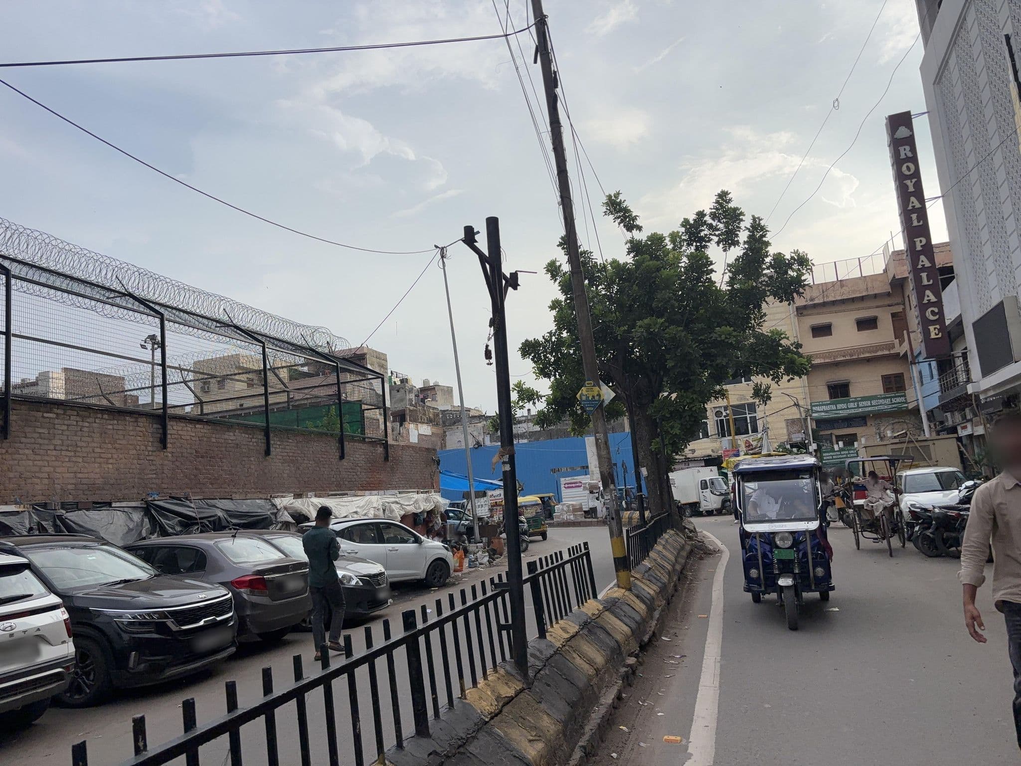Street view near Hotel Aiwan-E-Shahi, Delhi — © robot8a (CC BY-SA · Mapillary)