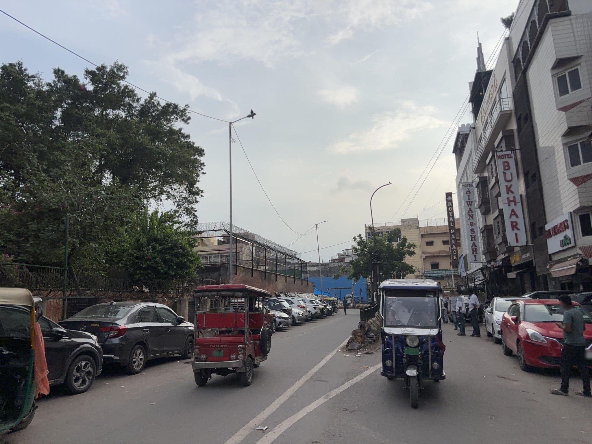 Street view near Hotel Bukhara, Delhi — © robot8a (CC BY-SA · Mapillary)
