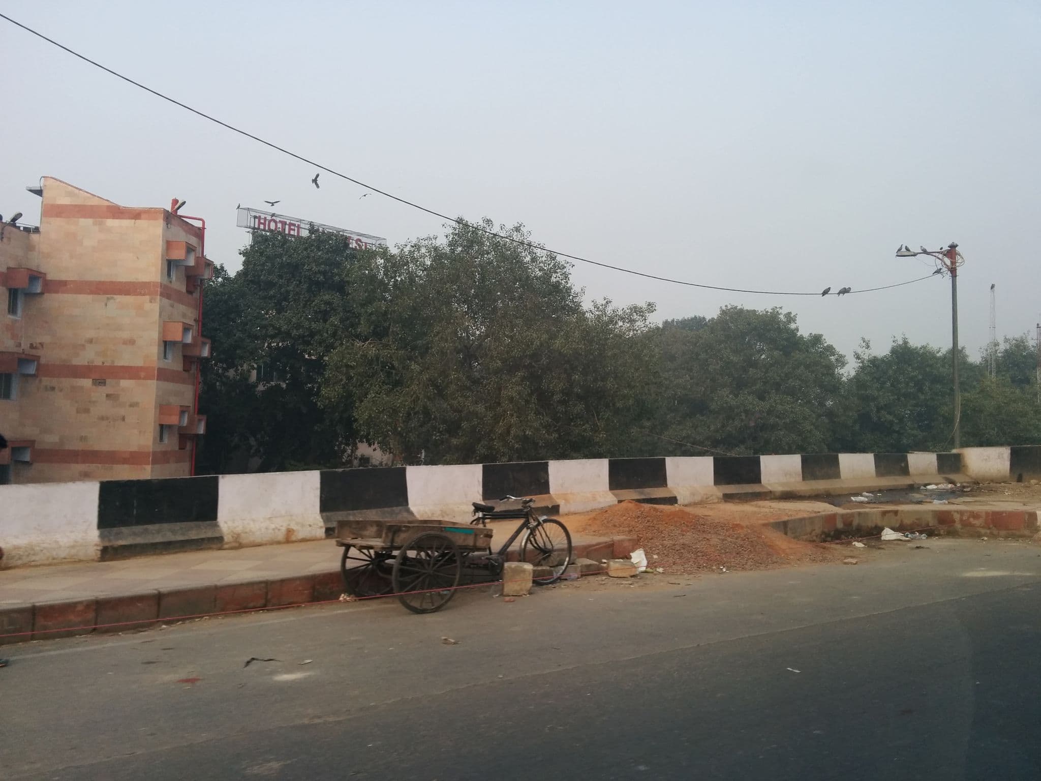 Street view near Hotel Palm D'or, Delhi — © sashazykov (CC BY-SA · Mapillary)