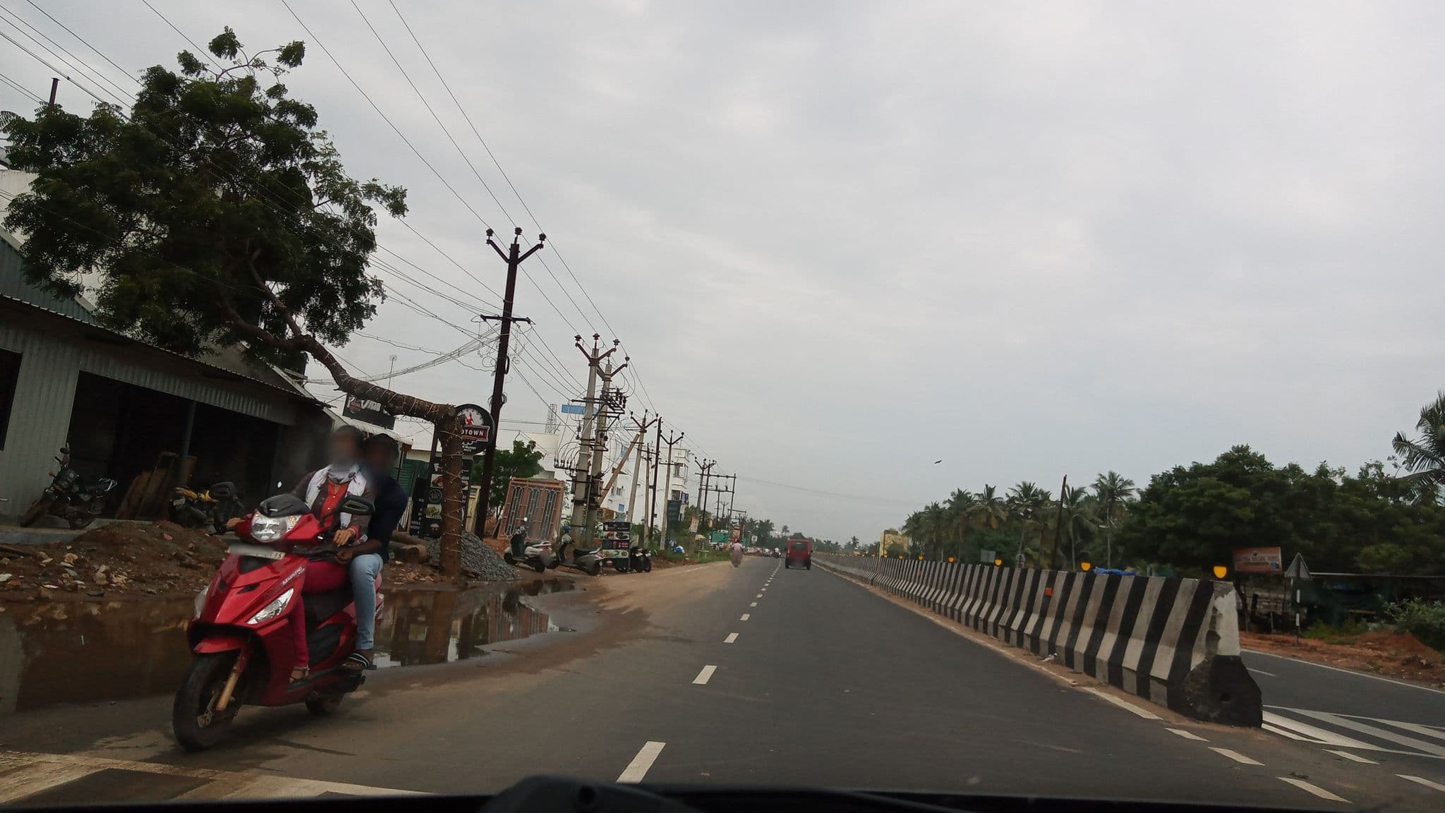 Street view near Le Aham, Kottaikuppam — © pradeepbv (CC BY-SA · Mapillary)