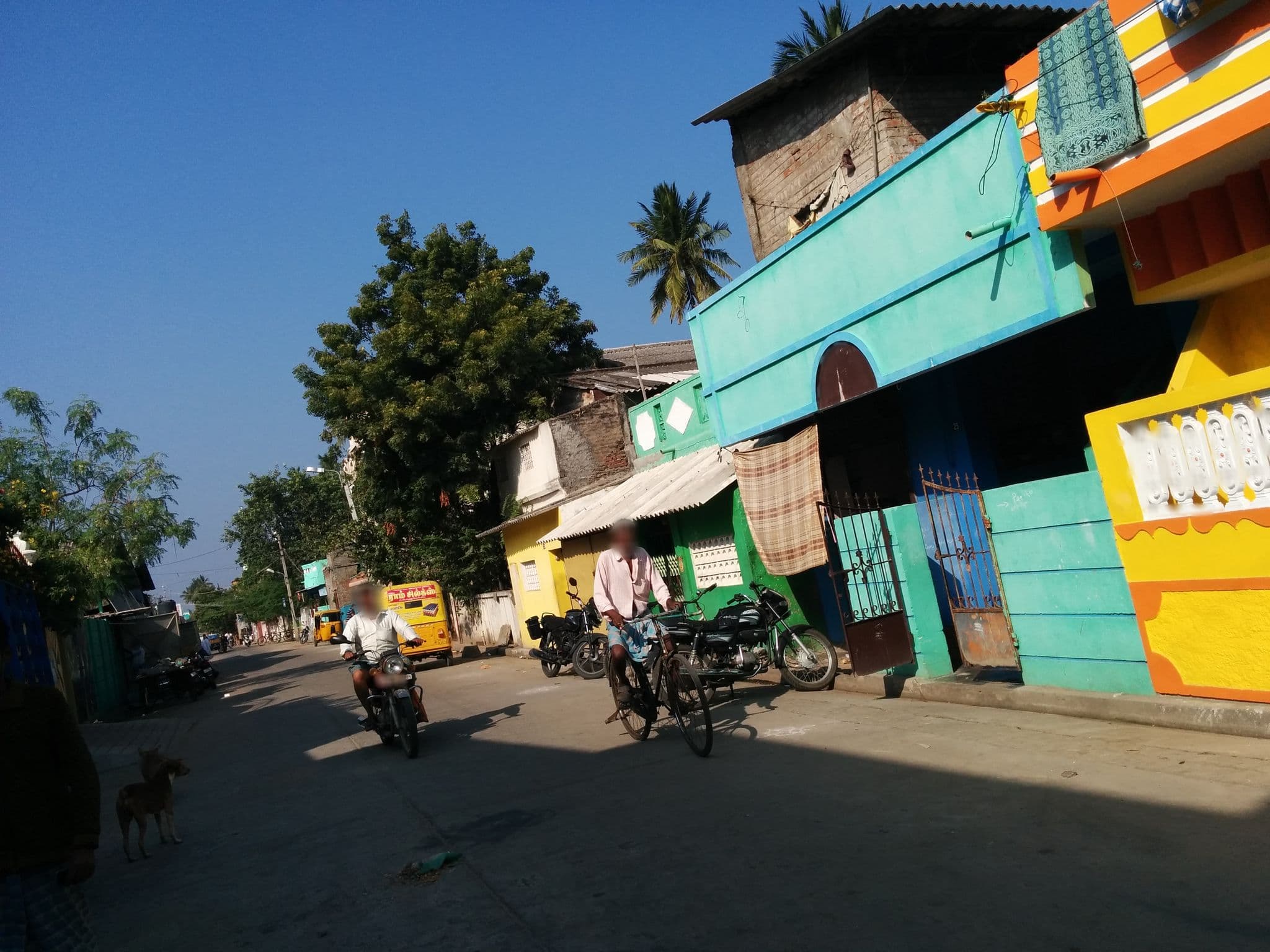 Street view near Pandiyan Hotel, Kottaikuppam — © sashazykov (CC BY-SA · Mapillary)