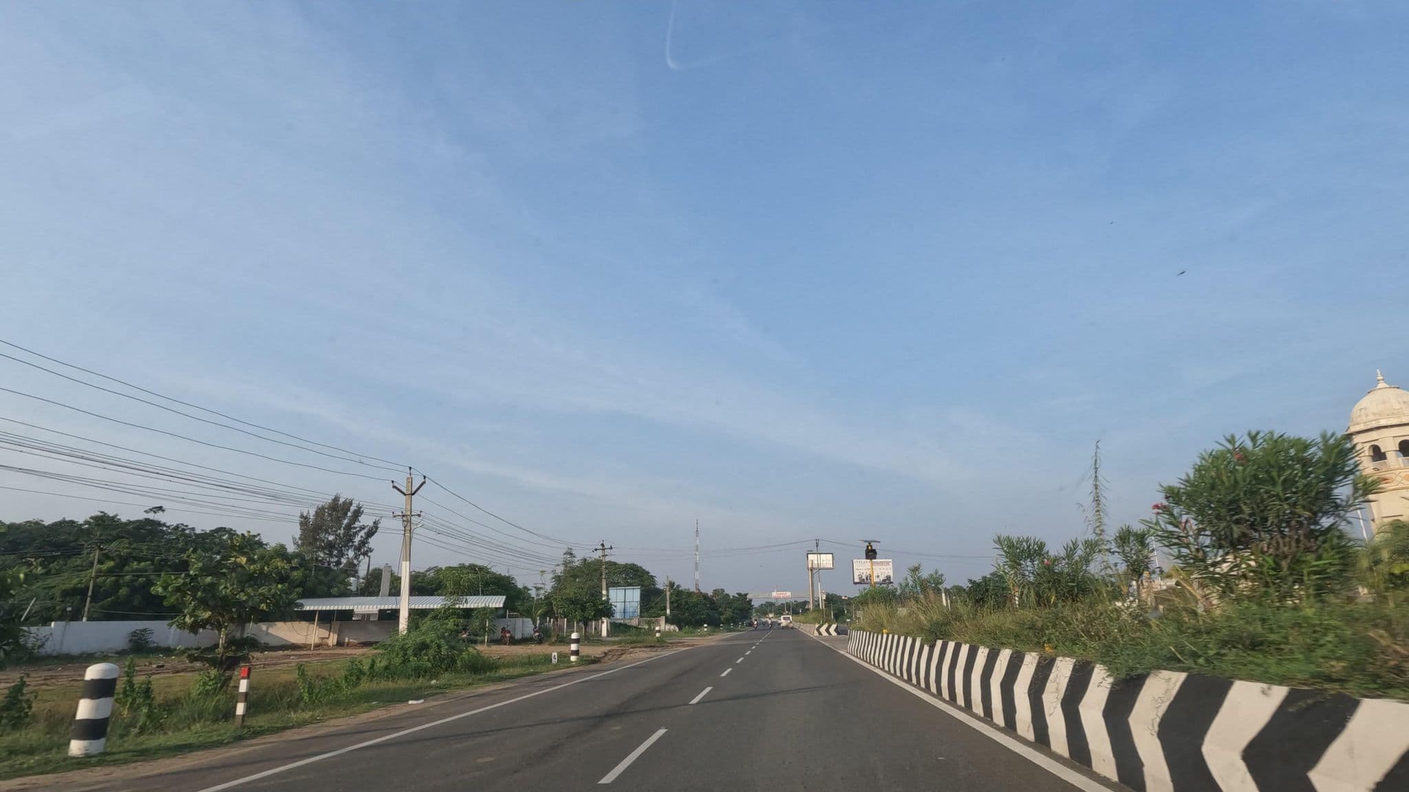 Street view near WelcomHotel Kences Palm Beach, Mahabalipuram — © sudharsanamurthy (CC BY-SA · Mapillary)