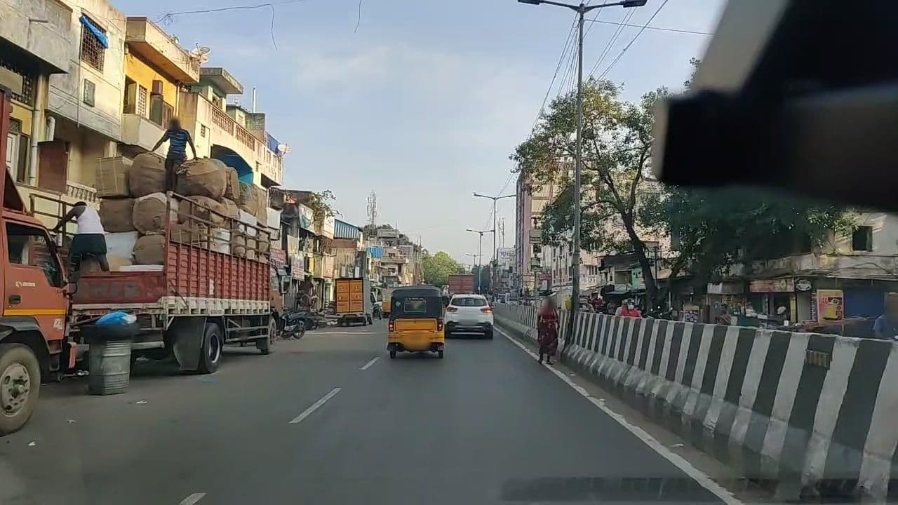 Street view near Venkateshwara Hotel, Chennai — © roadroid (CC BY-SA · Mapillary)