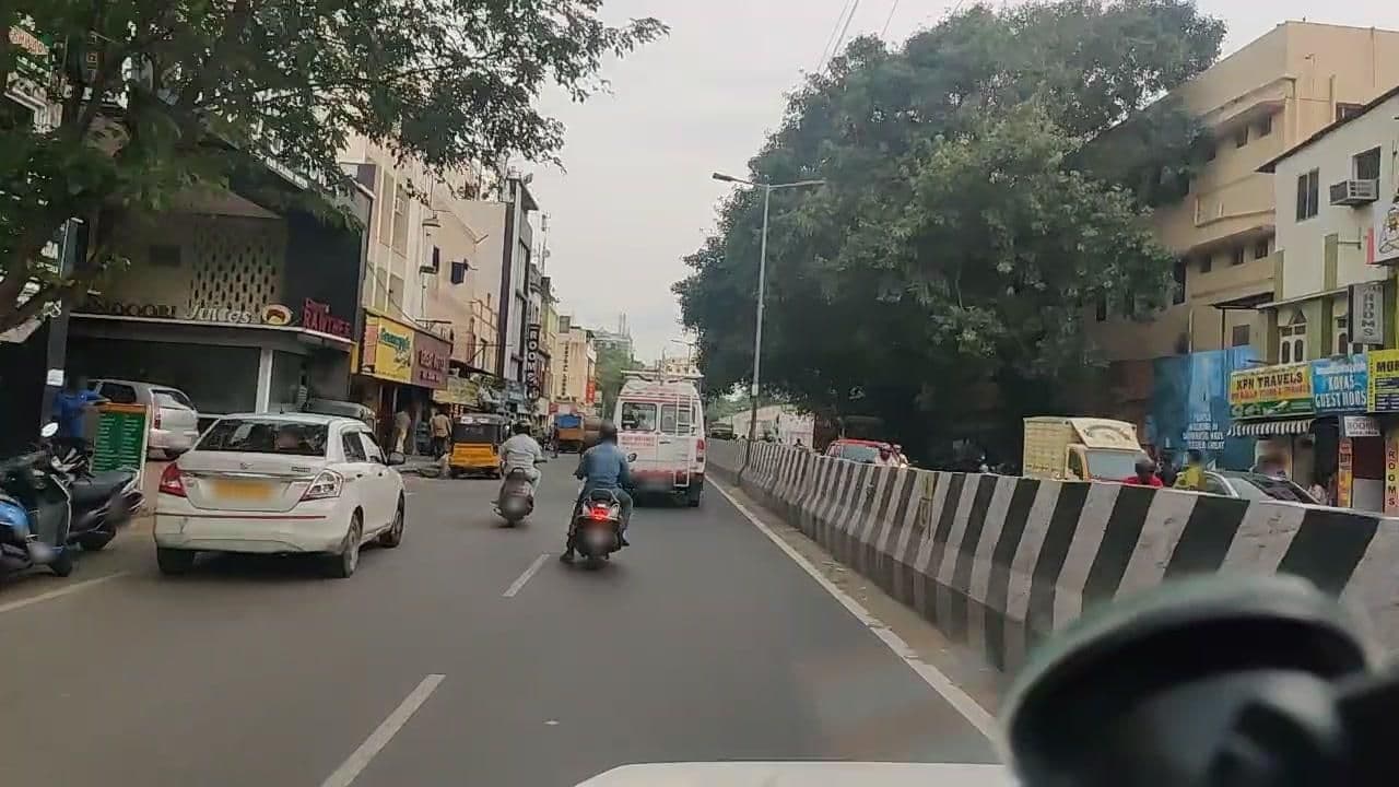 Street view near Delhi Hotel, Chennai — © roadroid (CC BY-SA · Mapillary)