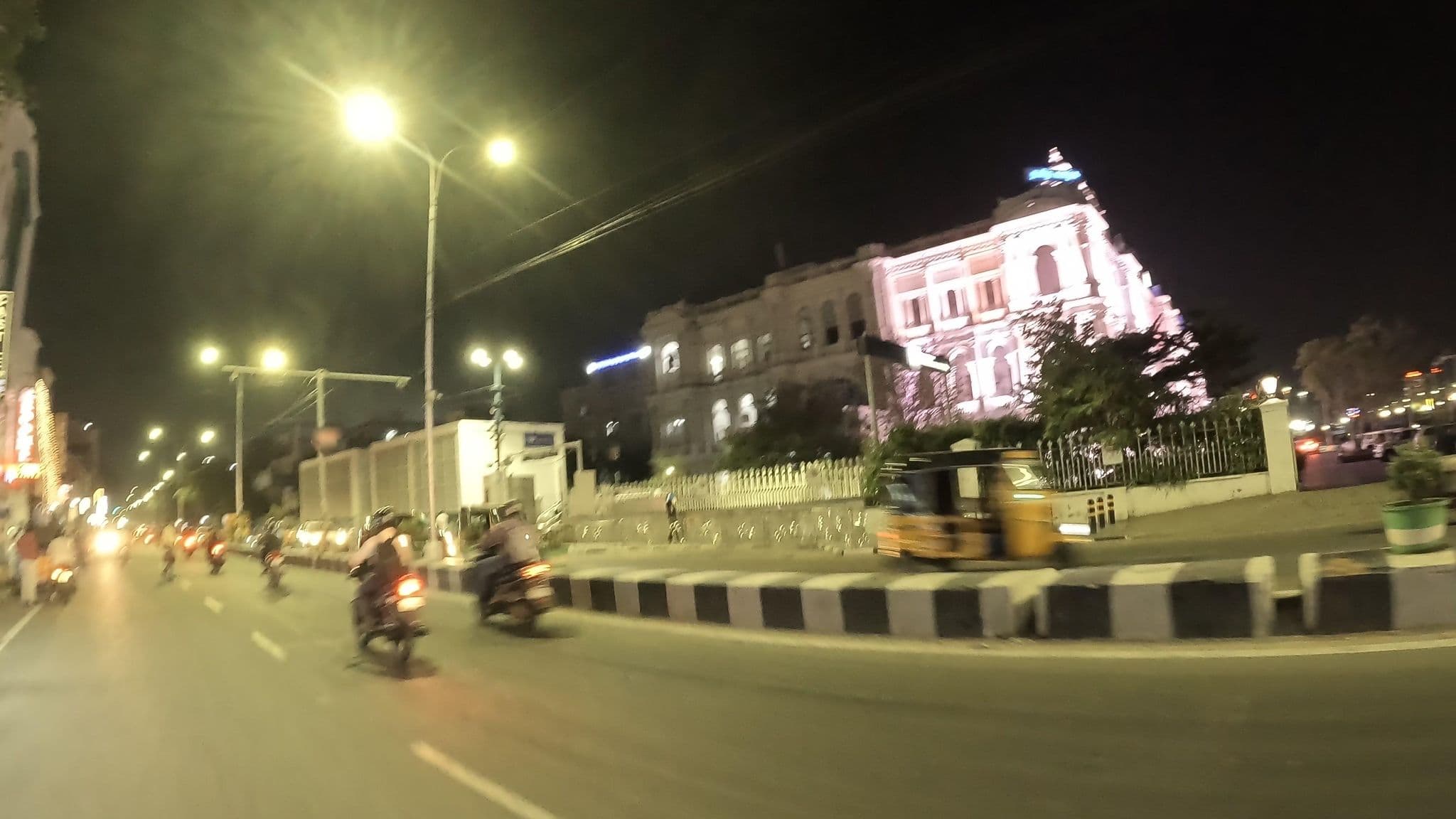 Street view near Castle Residency, Chennai — © sudharsanamurthy (CC BY-SA · Mapillary)