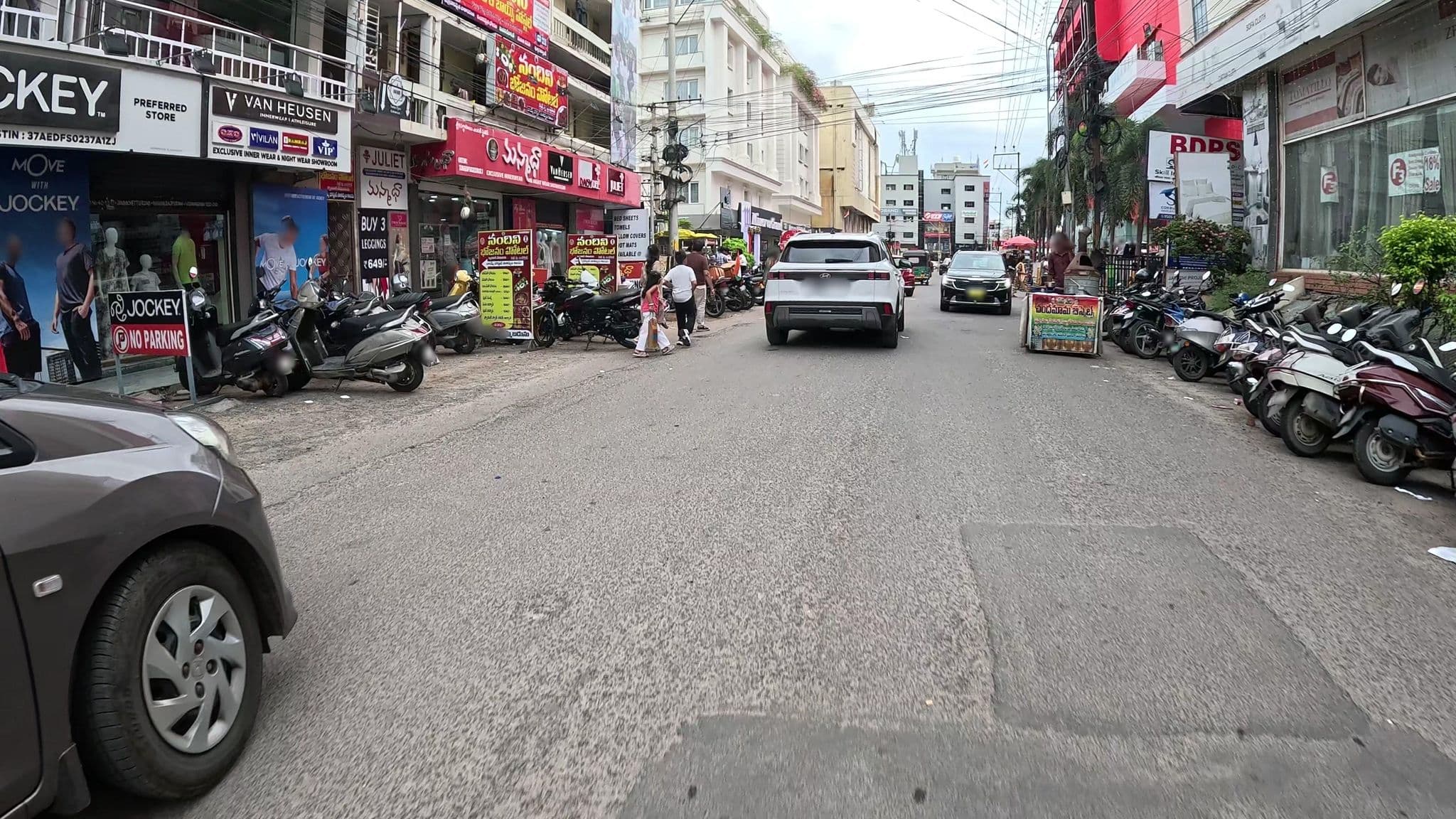 Street view near Minervagrand Hotel, Vijayawada — © karrthikuuuuu (CC BY-SA · Mapillary)