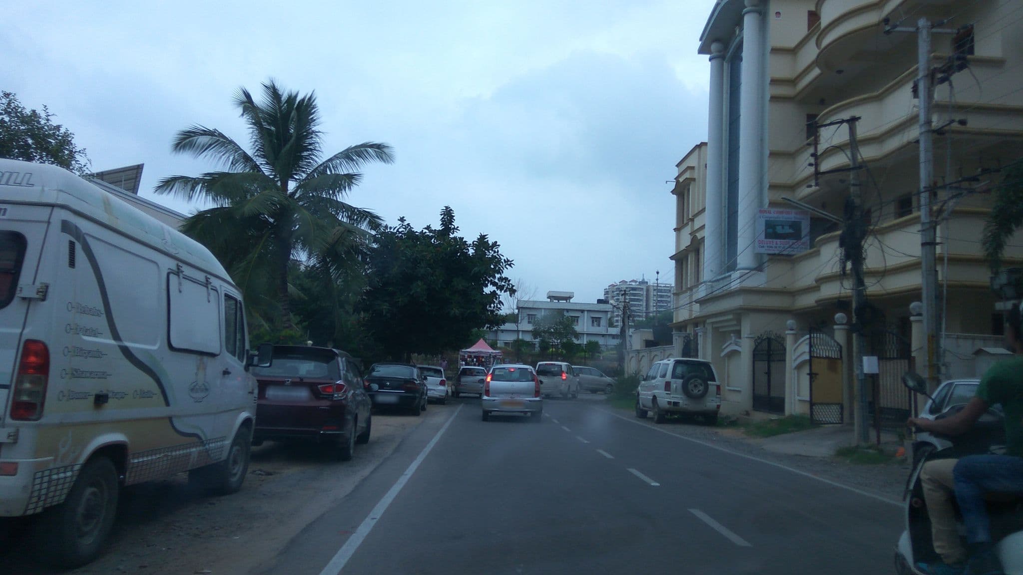 Street view near Hotel Serenity La Serene, Kukatpally — © natarajakaveeti (CC BY-SA · Mapillary)