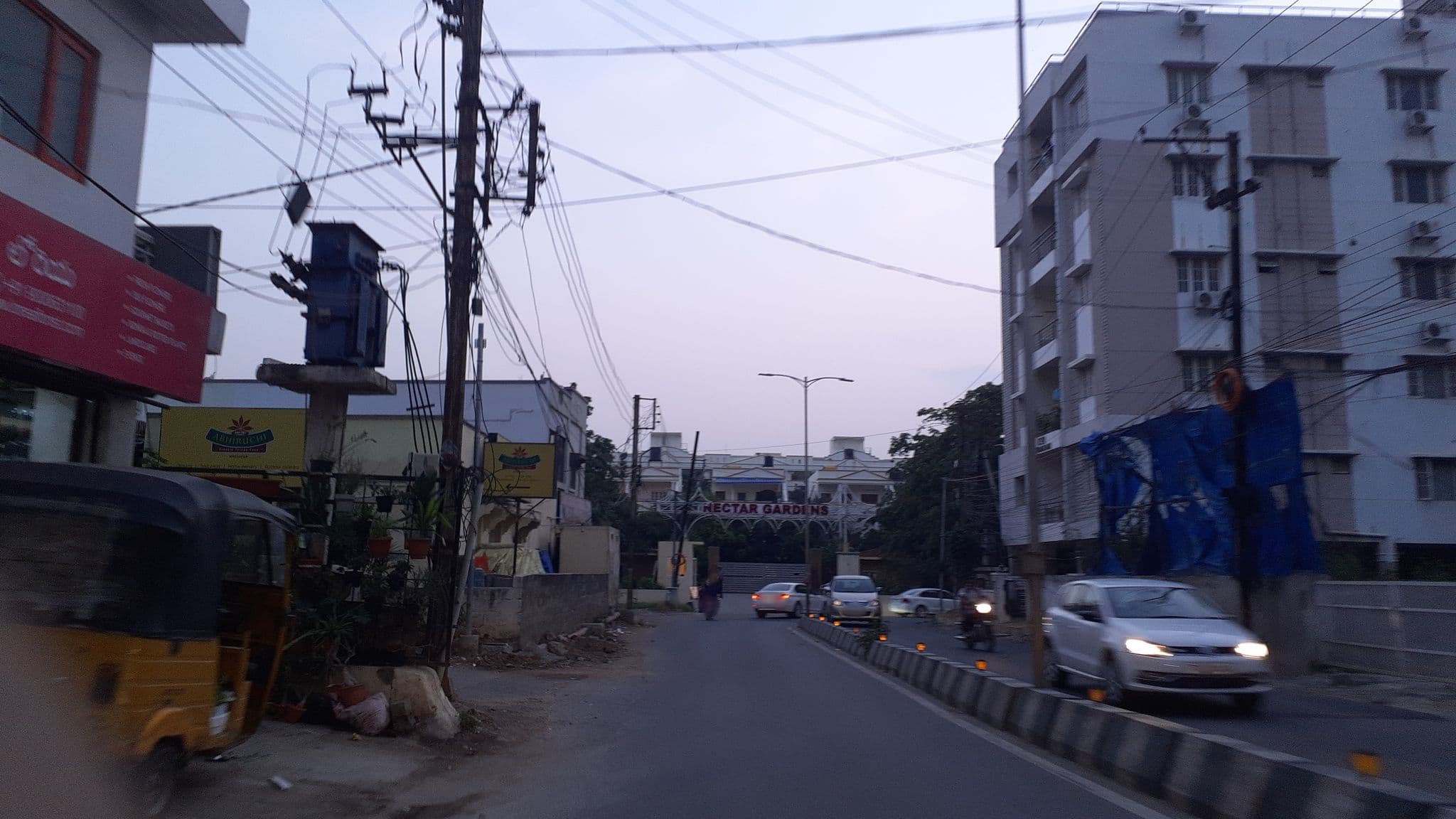 Street view near 18 square, Kukatpally — © thrishaansu (CC BY-SA · Mapillary)