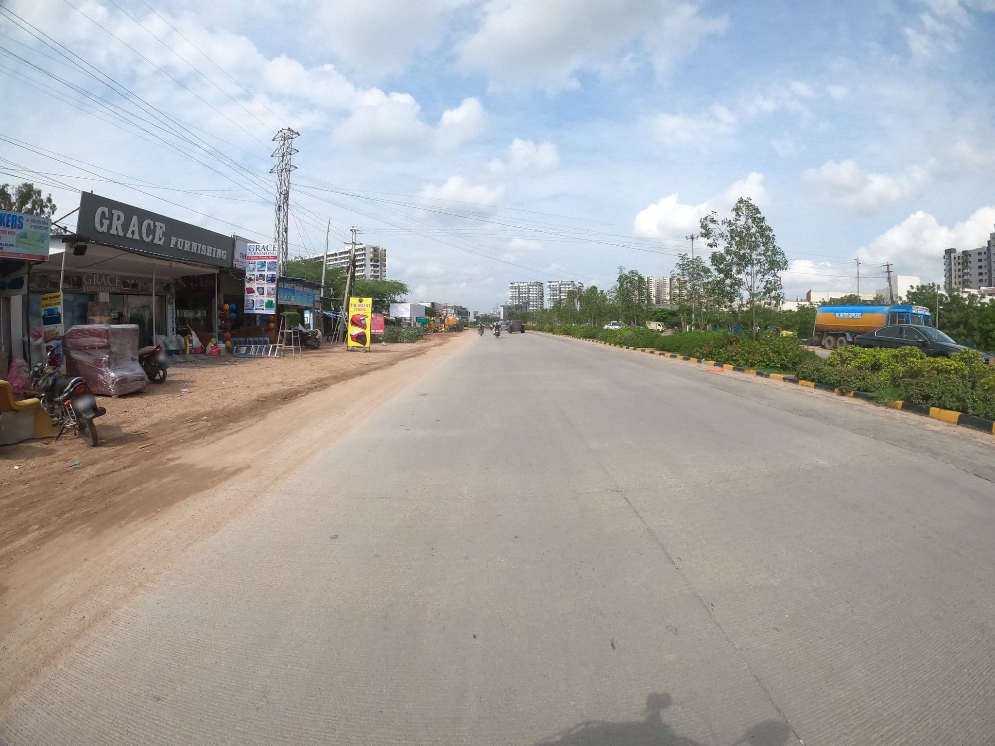Street view near 1980’S Military Hotel, Nārsingi — © pra1985 (CC BY-SA · Mapillary)