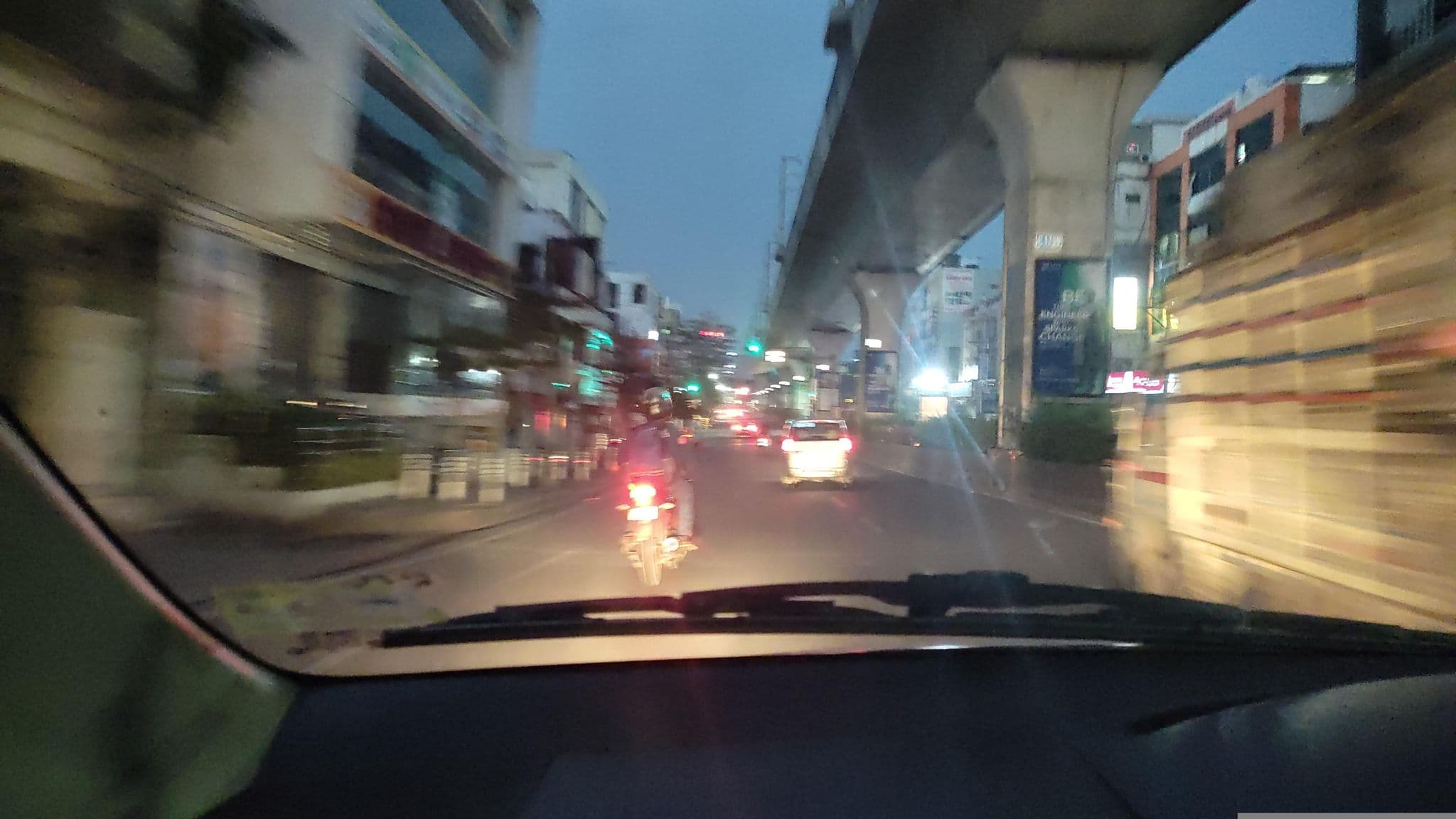 Street view near shells hotel, Kukatpally — © karthik957 (CC BY-SA · Mapillary)