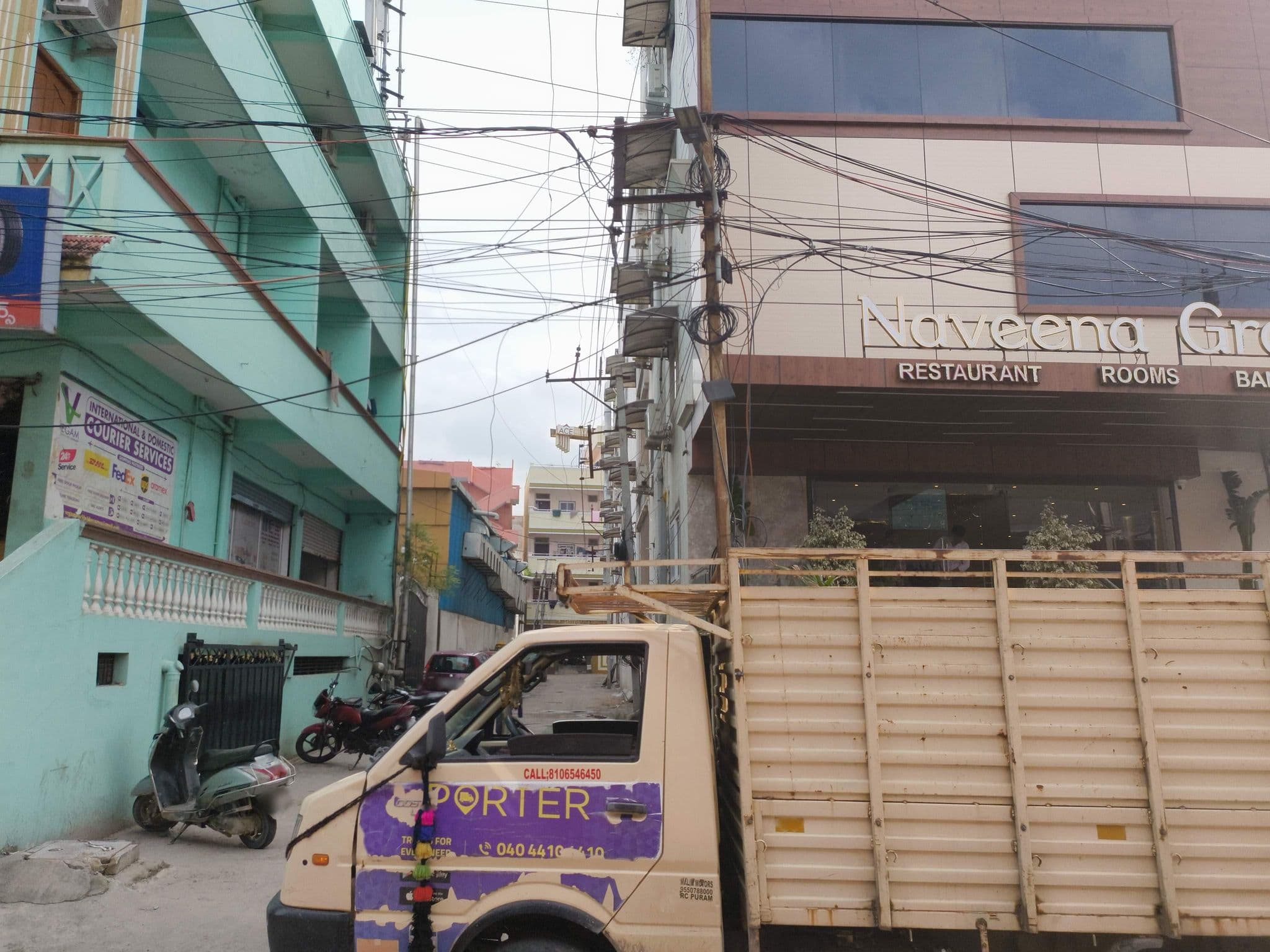 Street view near Walnut Hotel, Nārsingi — © ph4ni (CC BY-SA · Mapillary)