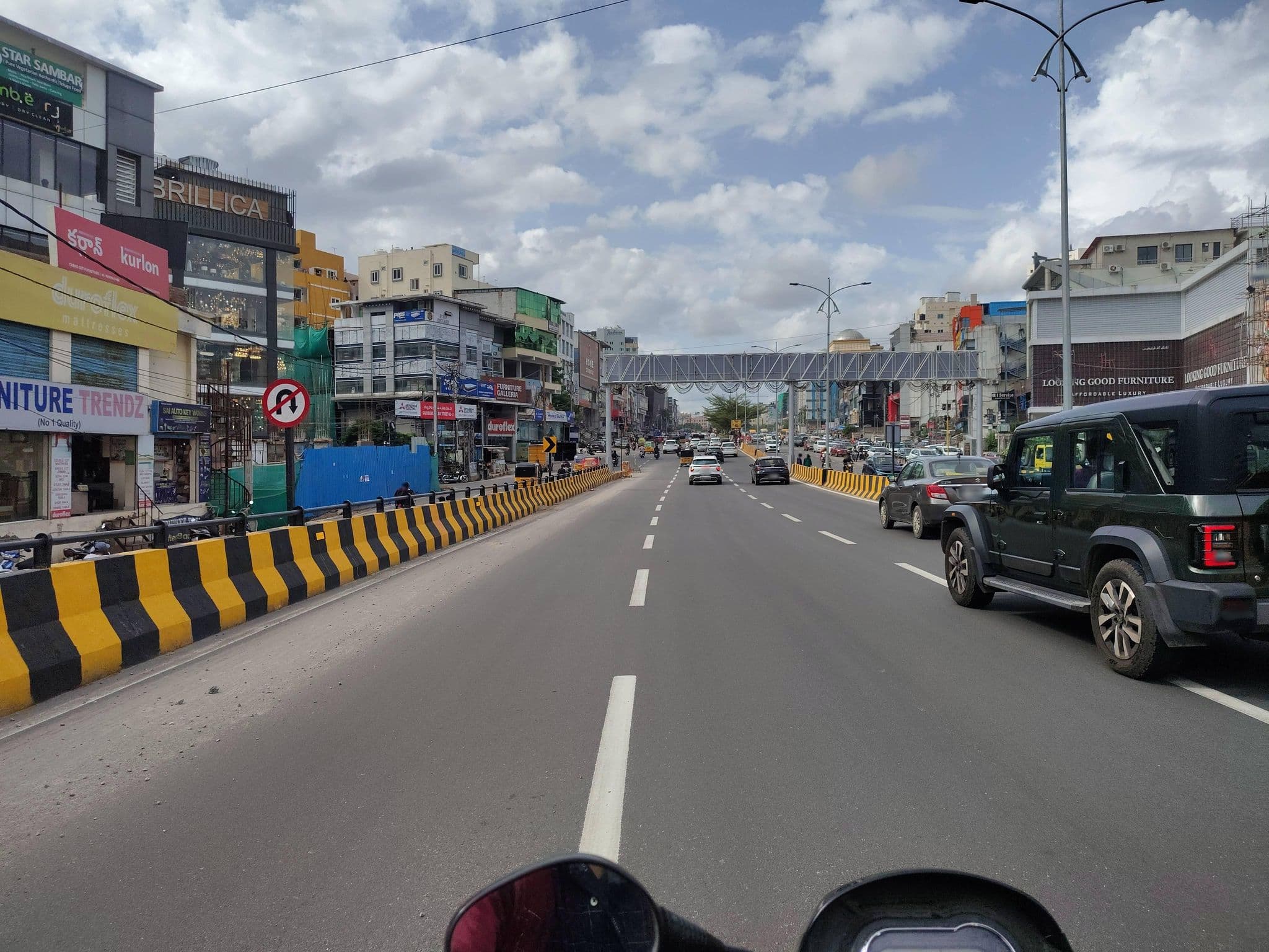 Street view near Le Meridien Hyderabad, Nārsingi — © mahi9162 (CC BY-SA · Mapillary)