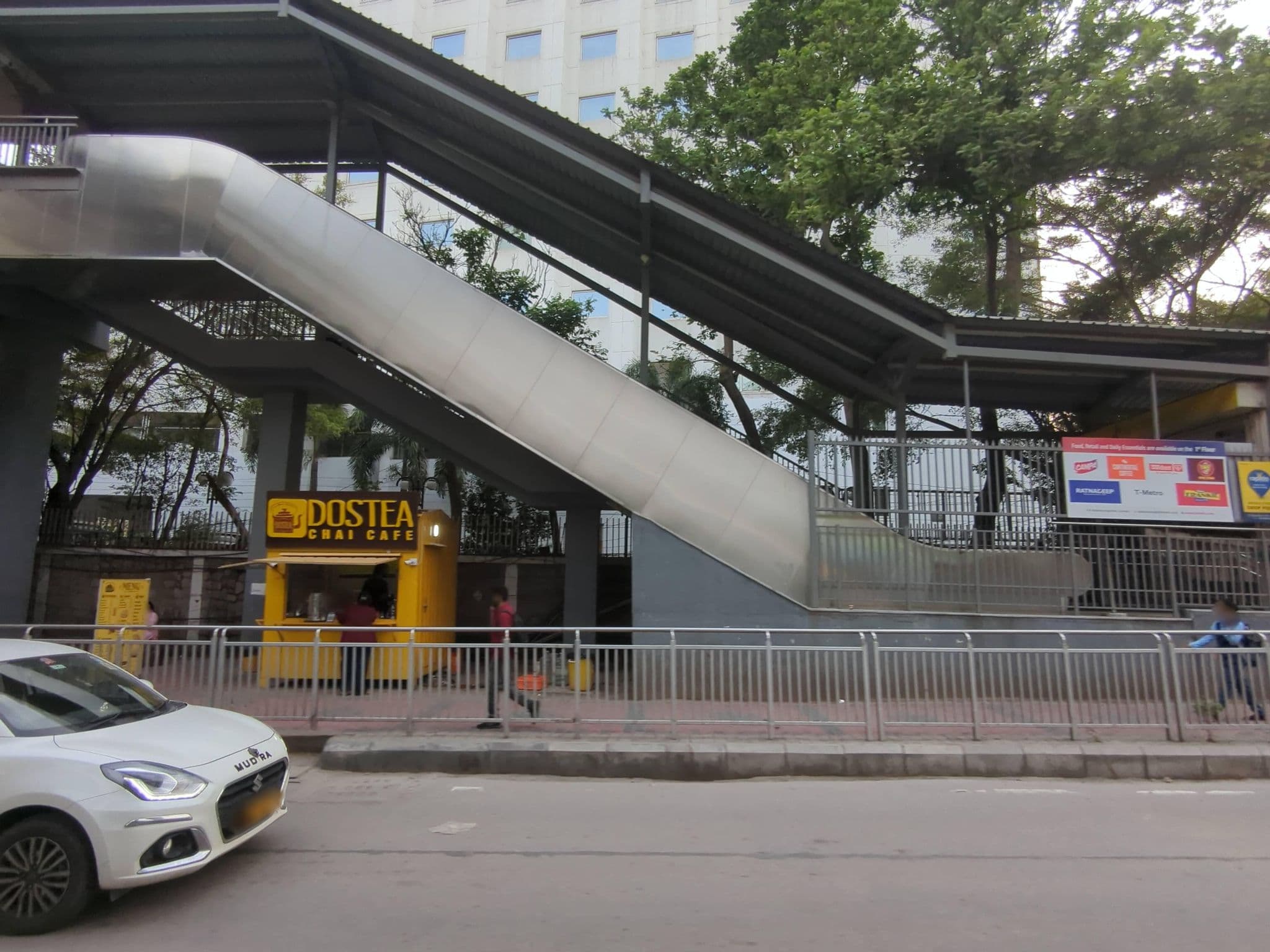 Street view near Lemon Tree Premier, HITEC City, Kukatpally — © ph4ni (CC BY-SA · Mapillary)