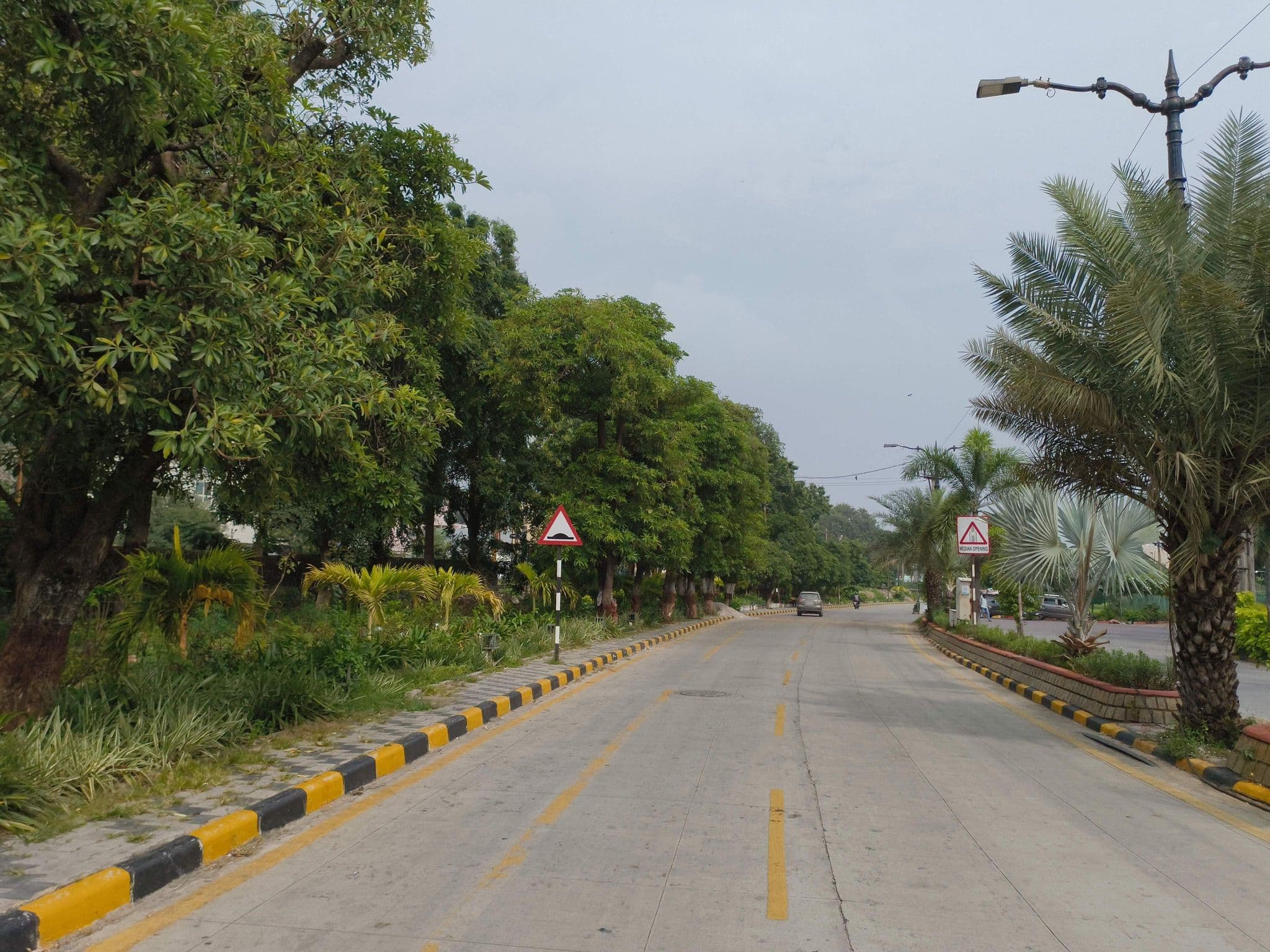 Street view near Hotel Vinayak, Rāniganj — © ph4ni (CC BY-SA · Mapillary)