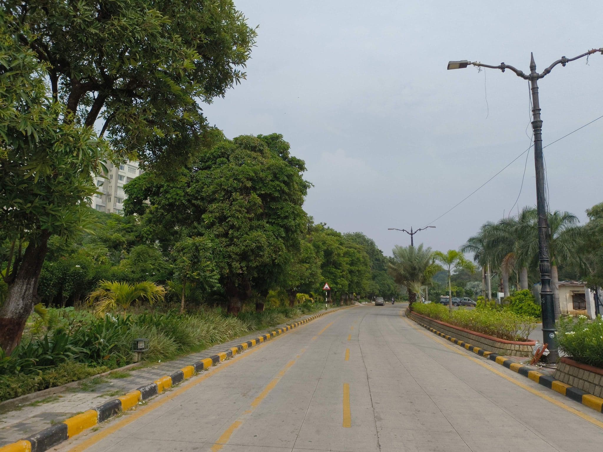 Street view near Quality Hotel D V Manor, Rāniganj — © ph4ni (CC BY-SA · Mapillary)